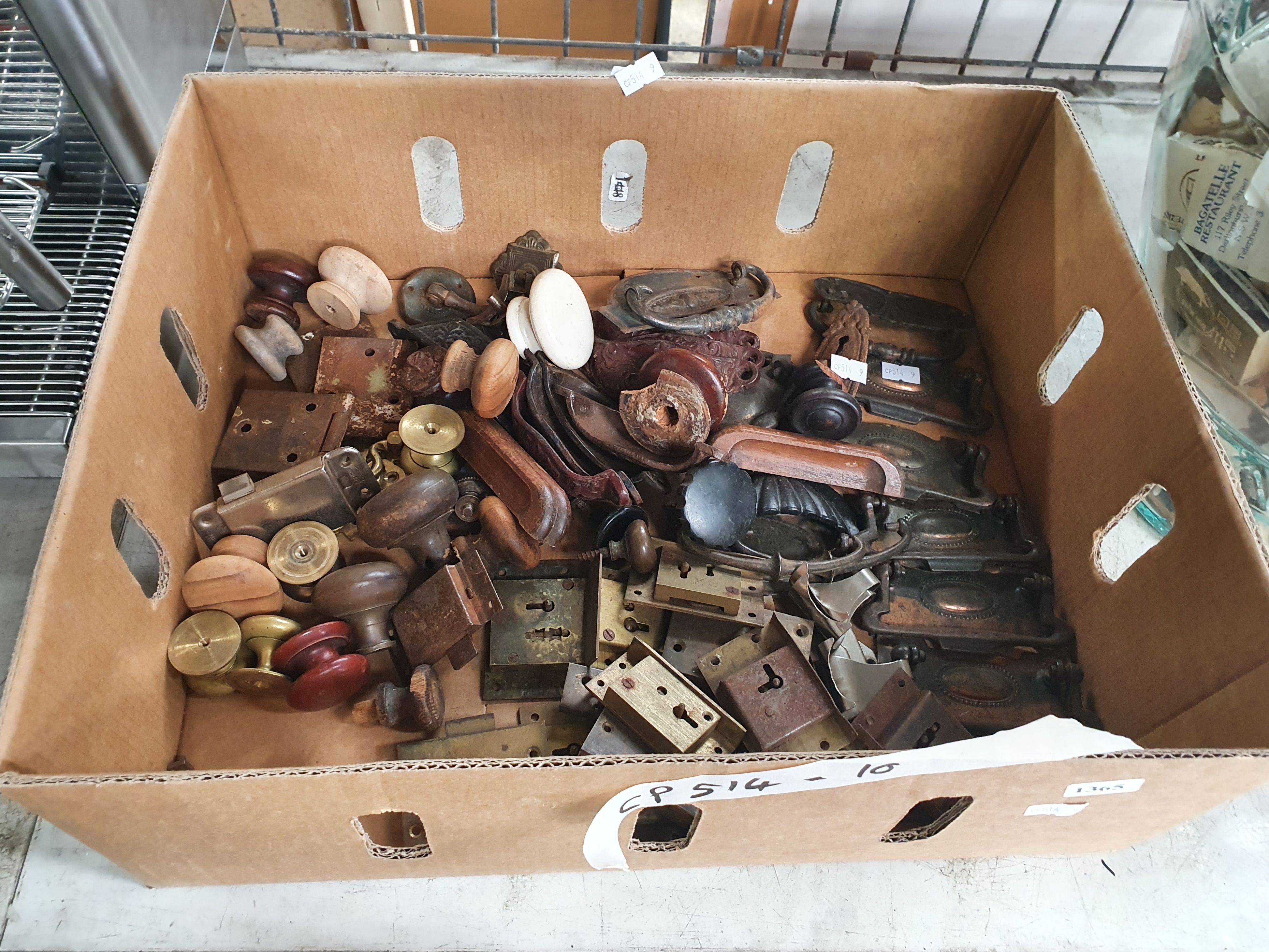 A GROUP OF DOOR KNOBS AND DOOR HARDWARE