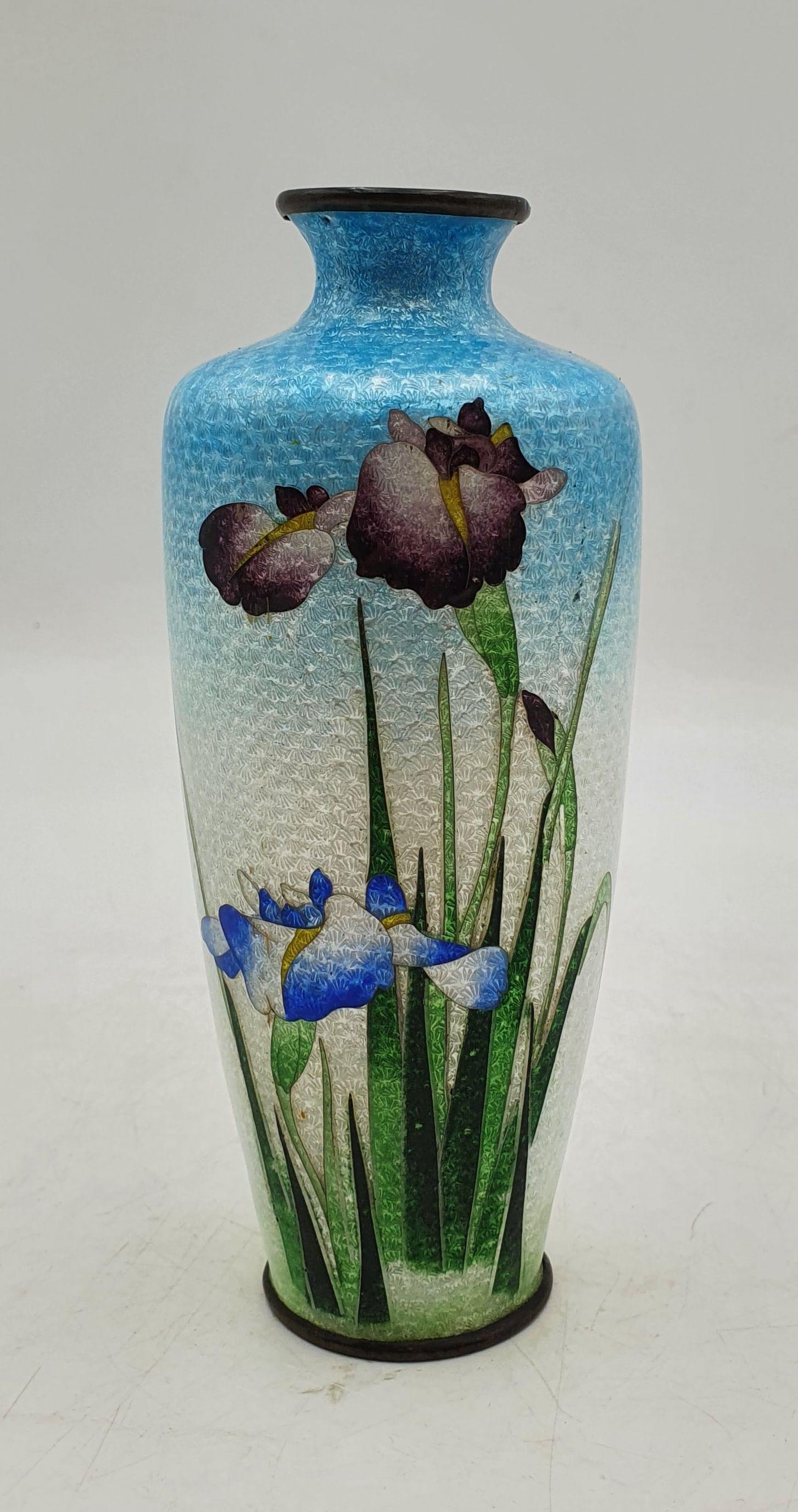 579 · A JAPANESE GINBARI CLOISONNE BUD VASE