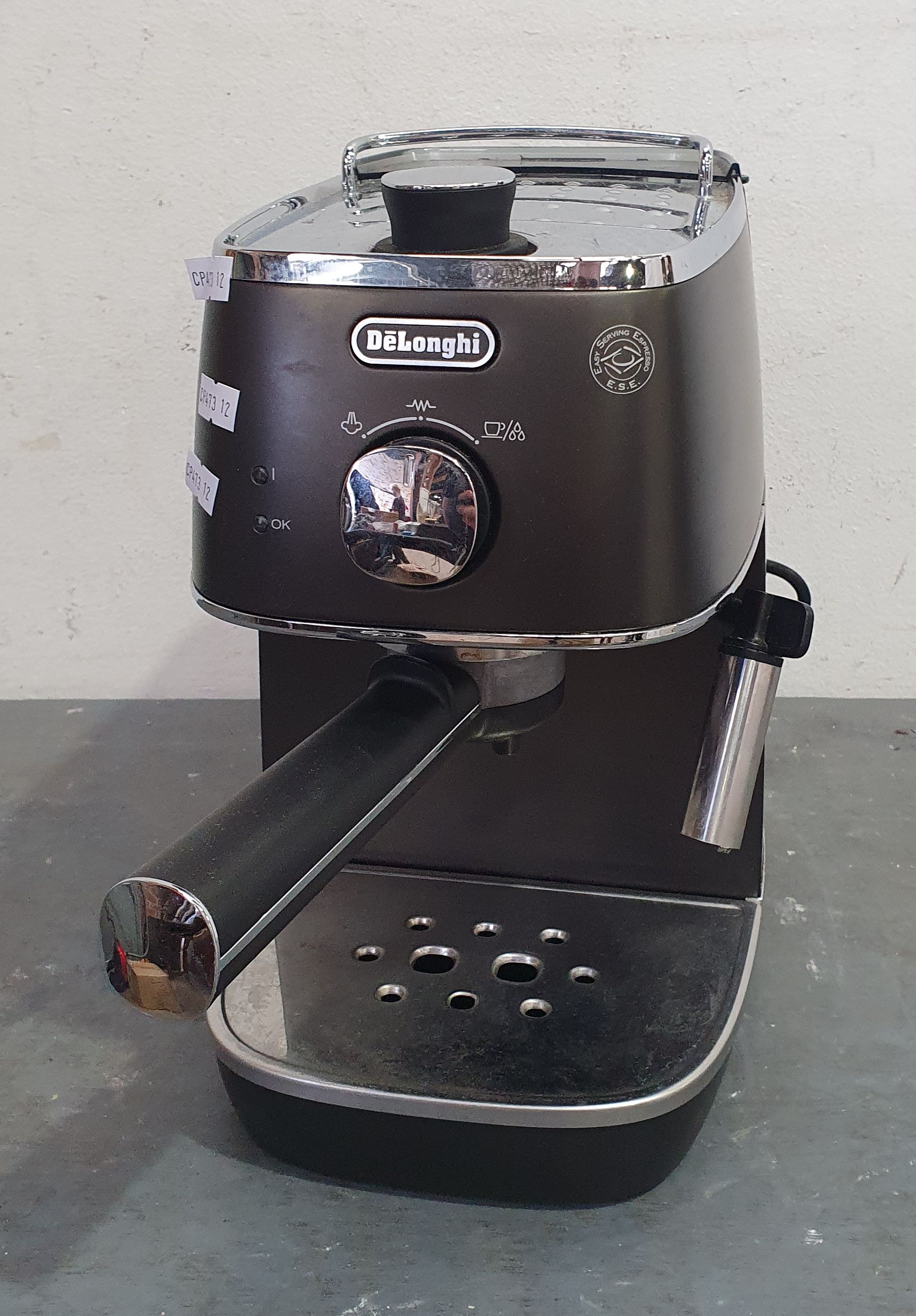 1438 · A DE'LONGHI COFFEE MACHINE