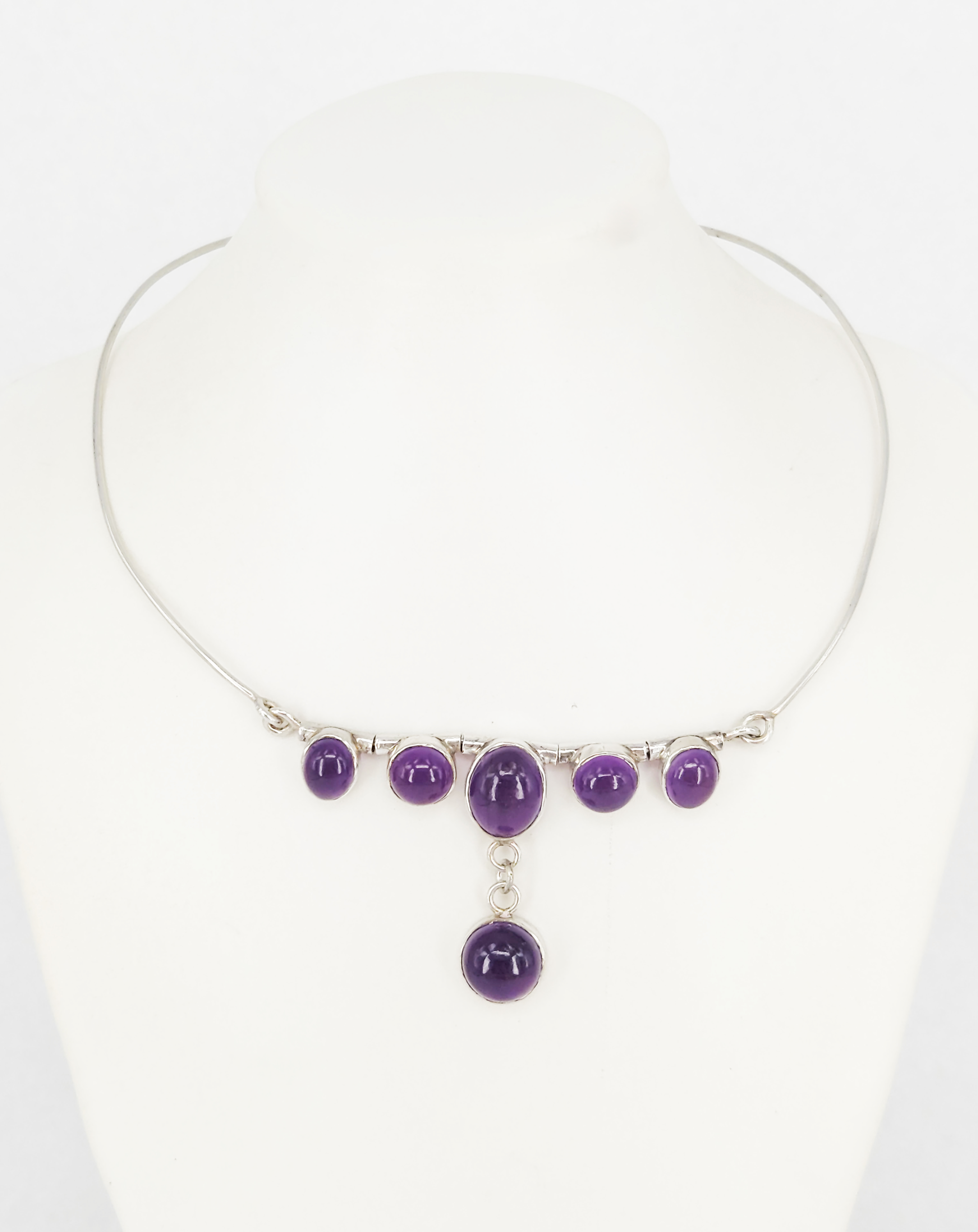 305 · A MODERNIST SILVER AND AMETHYST CABOCHON NECKLACE