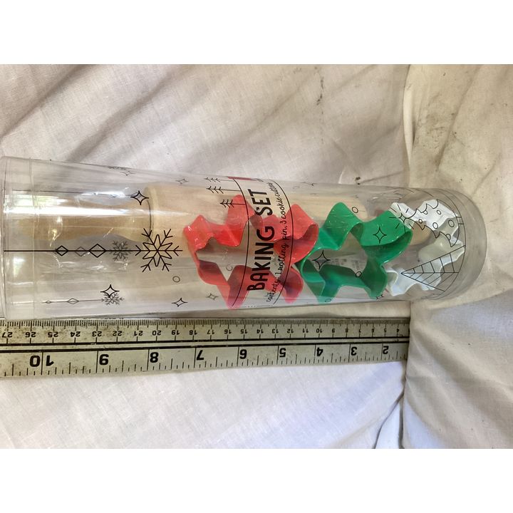 Christmas Baking Set- 1 Rolling Pin, 3 Cookie Cutters