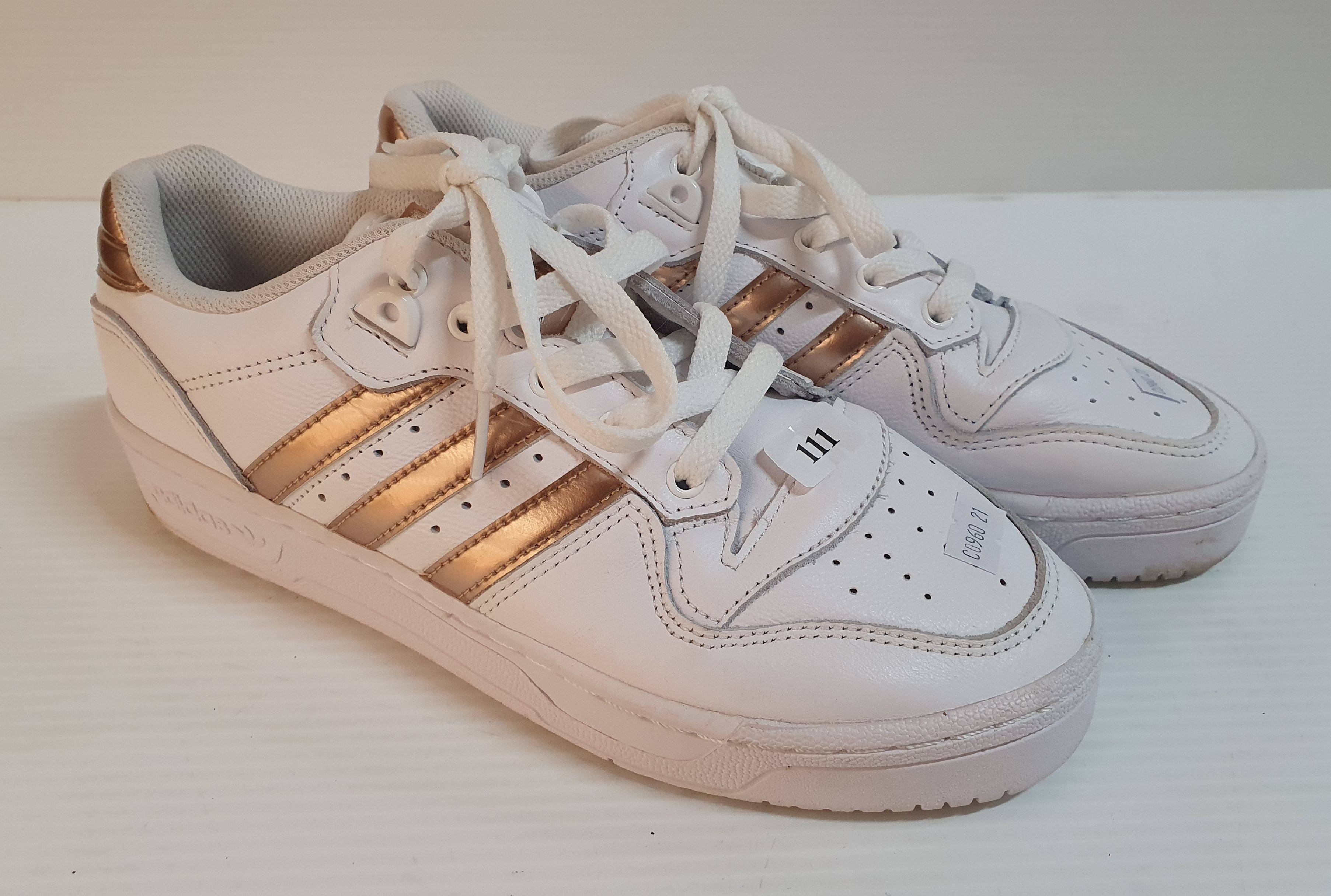 111 · A PAIR OF MENS SIZE 8 ADDIDAS SPORTS SHOES