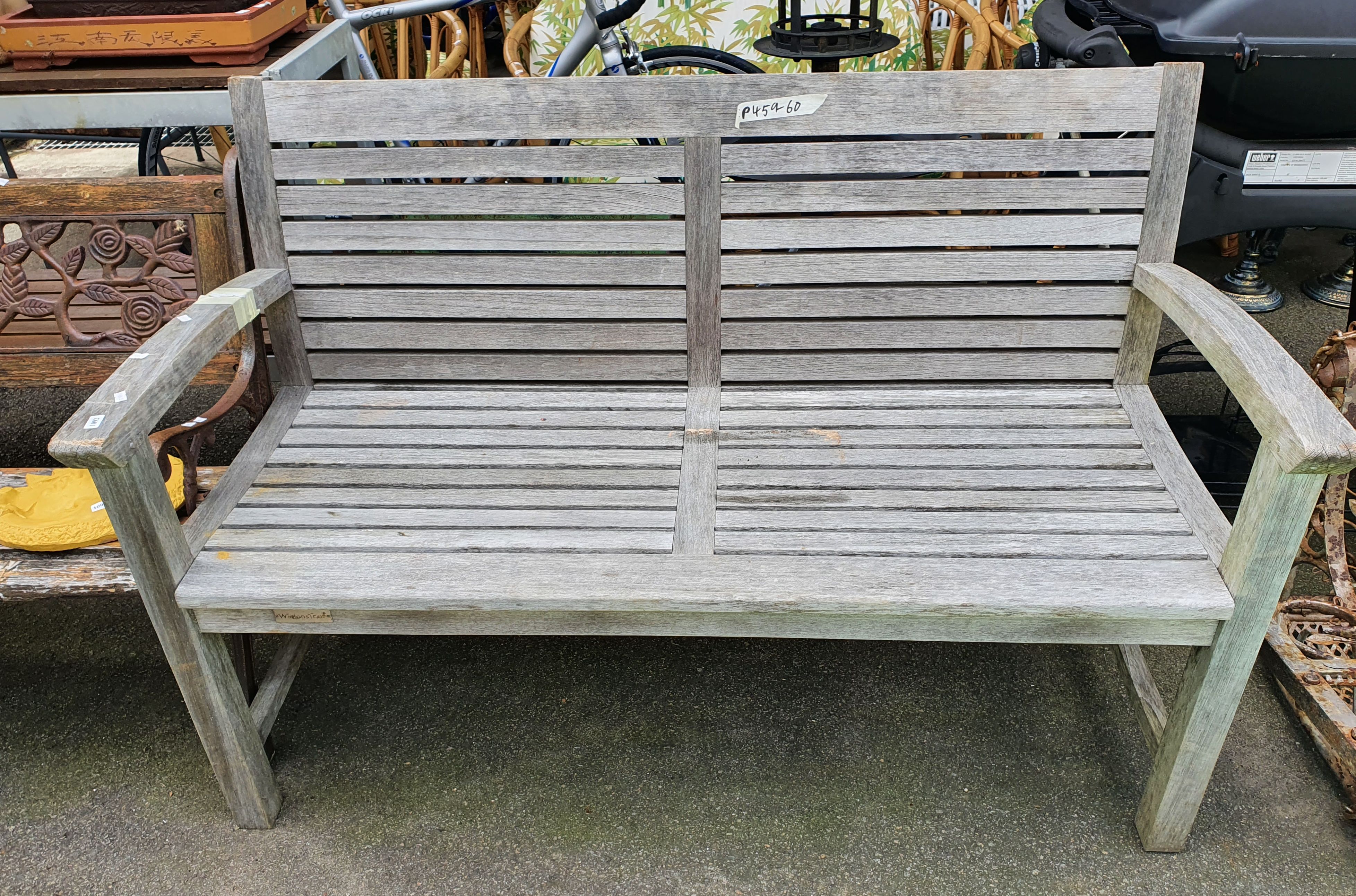 1092 · A TIMBER OUTDOOR BENCH