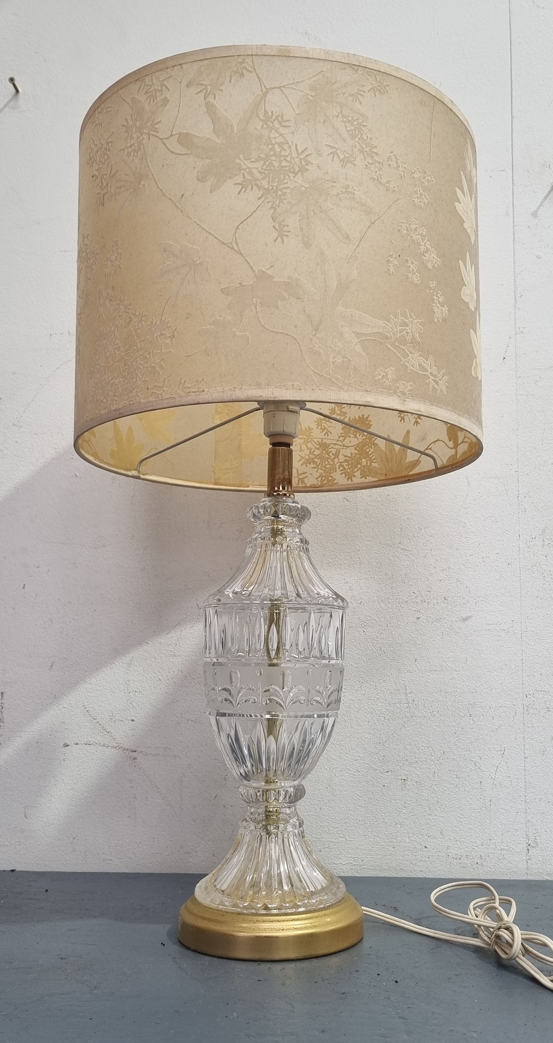 A WORKING CUT GLASS TABLE LAMP