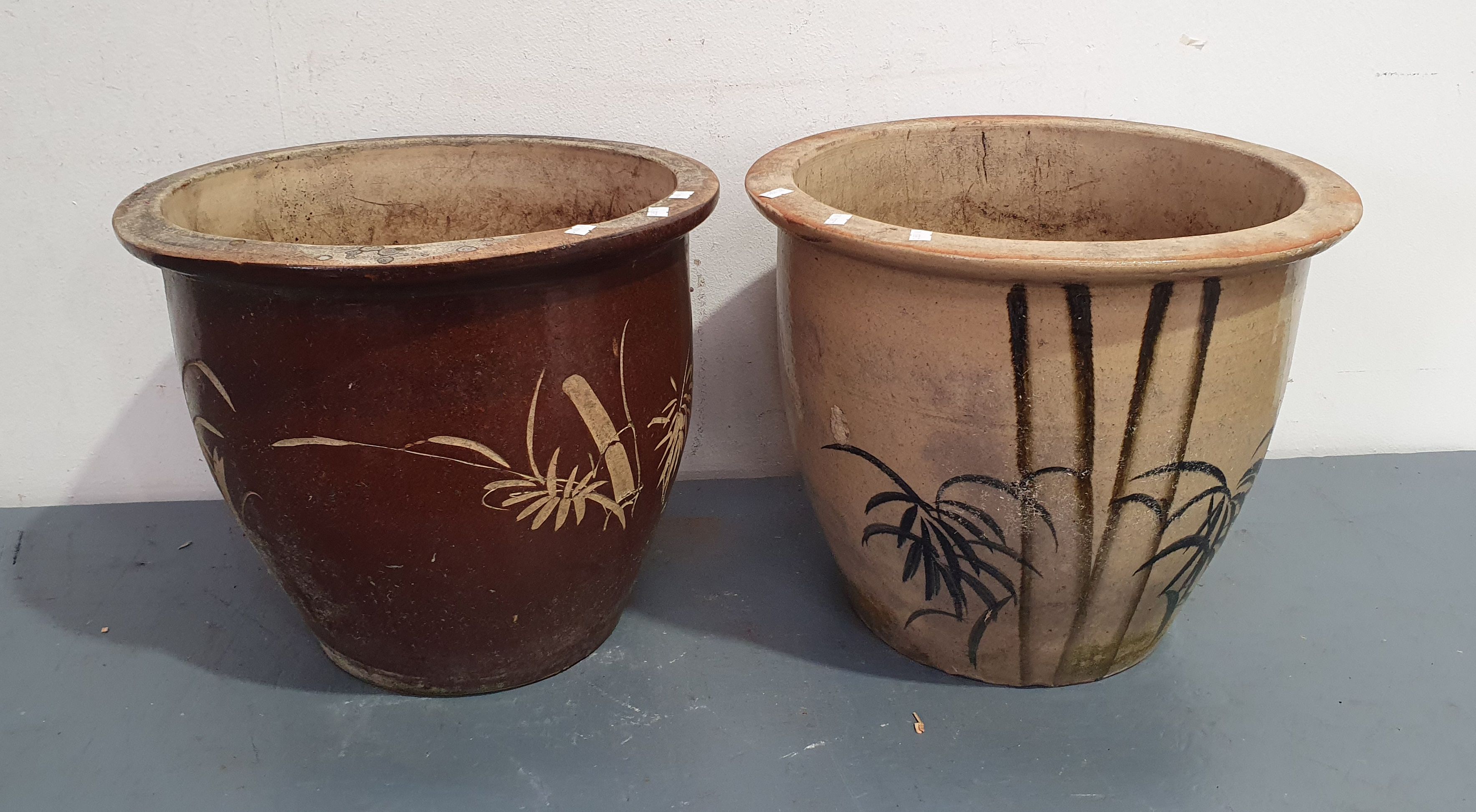1088 · TWO FLORAL FLOWERPOTS