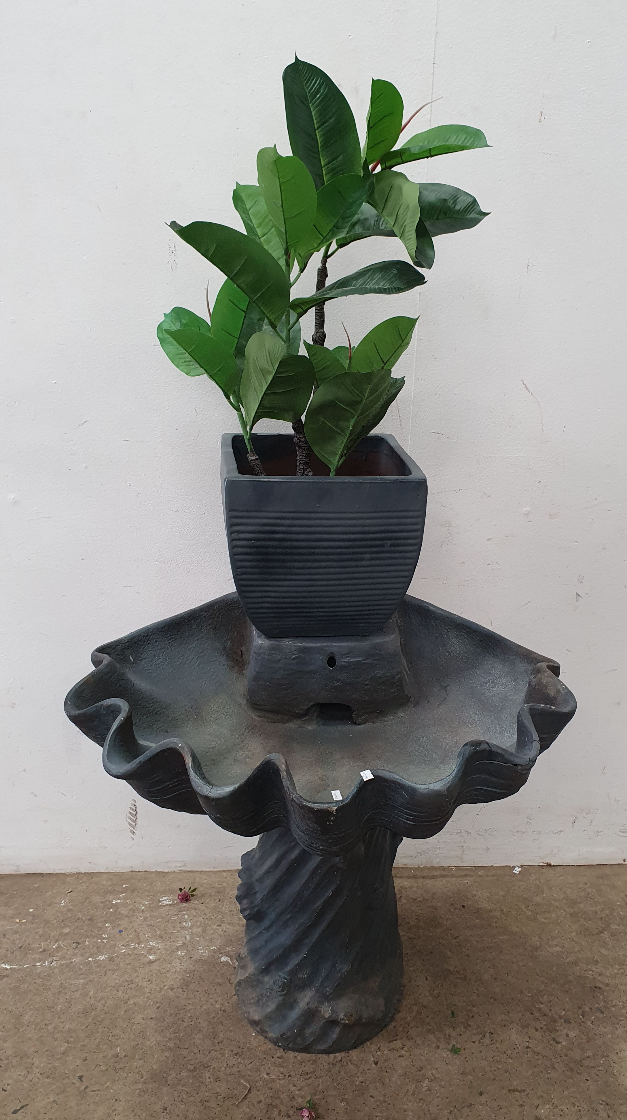 1055 · A FIBREGLASS FOUNTAIN