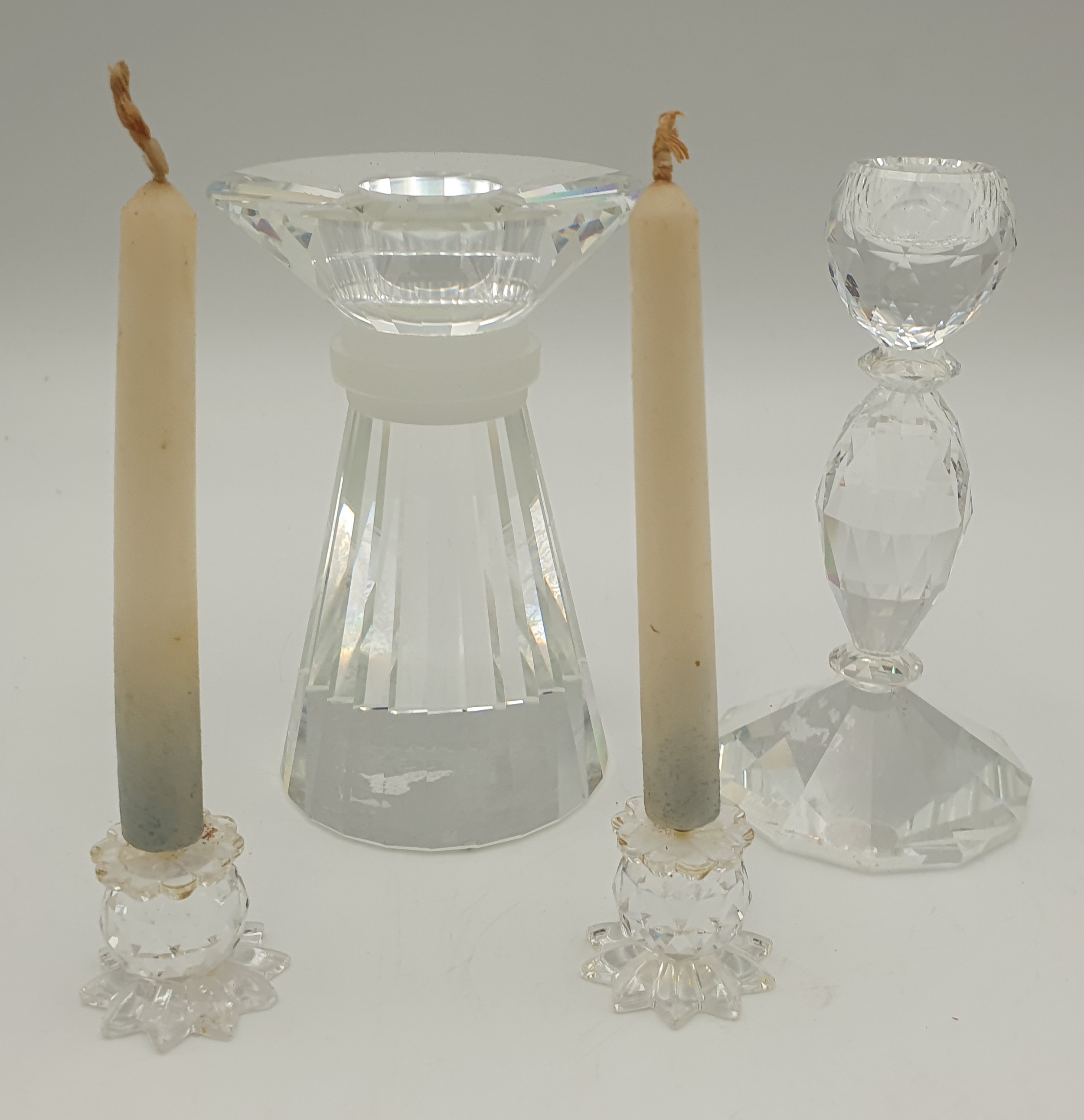 512 · FOUR CRYSTAL CANDLESTICKS