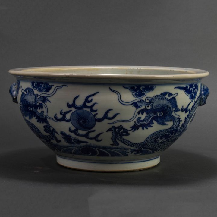 Chinese underglaze blue 'dragon' jardiniere