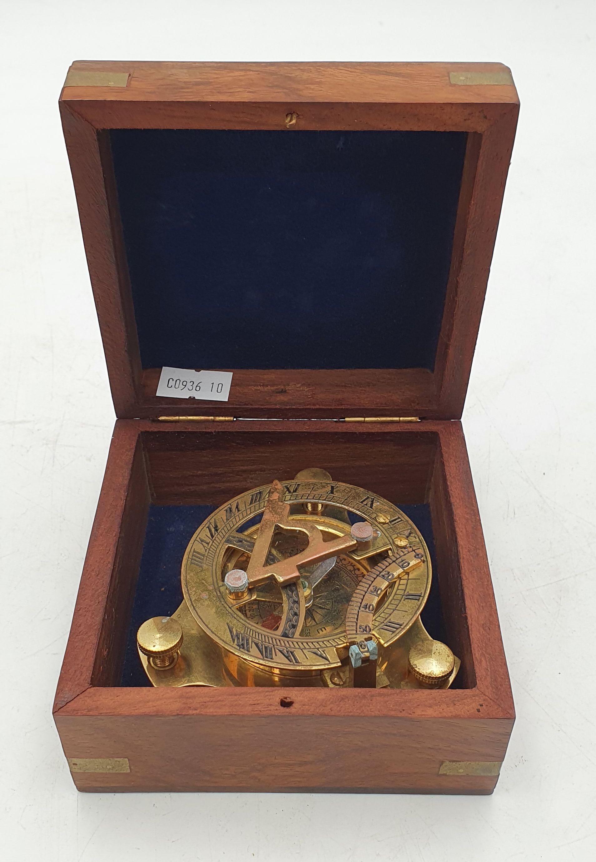 572 · A DECORATIVE BRASS SUNDIAL COMPASS