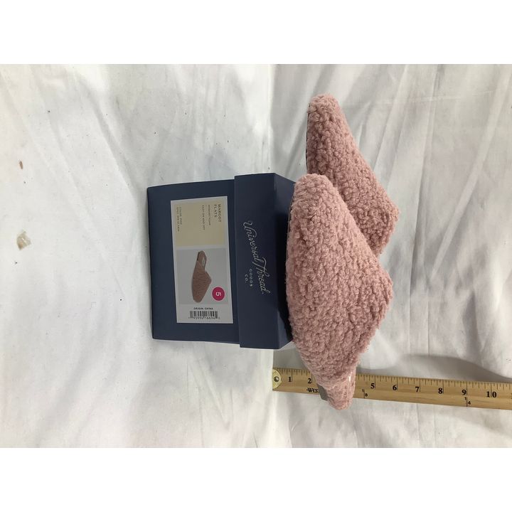 Universal Threads Size 5 Margot Flats