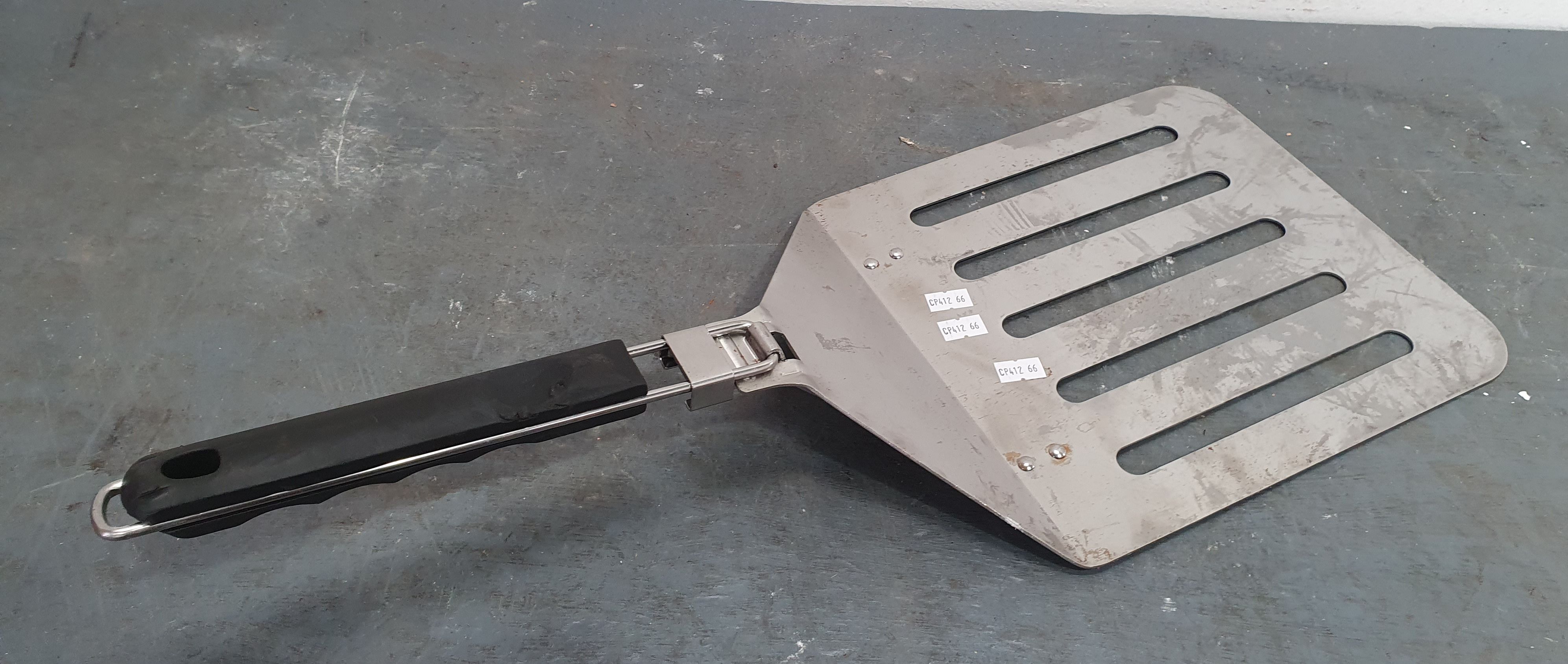1319 · A DECORATIVE COOKING UTENSIL