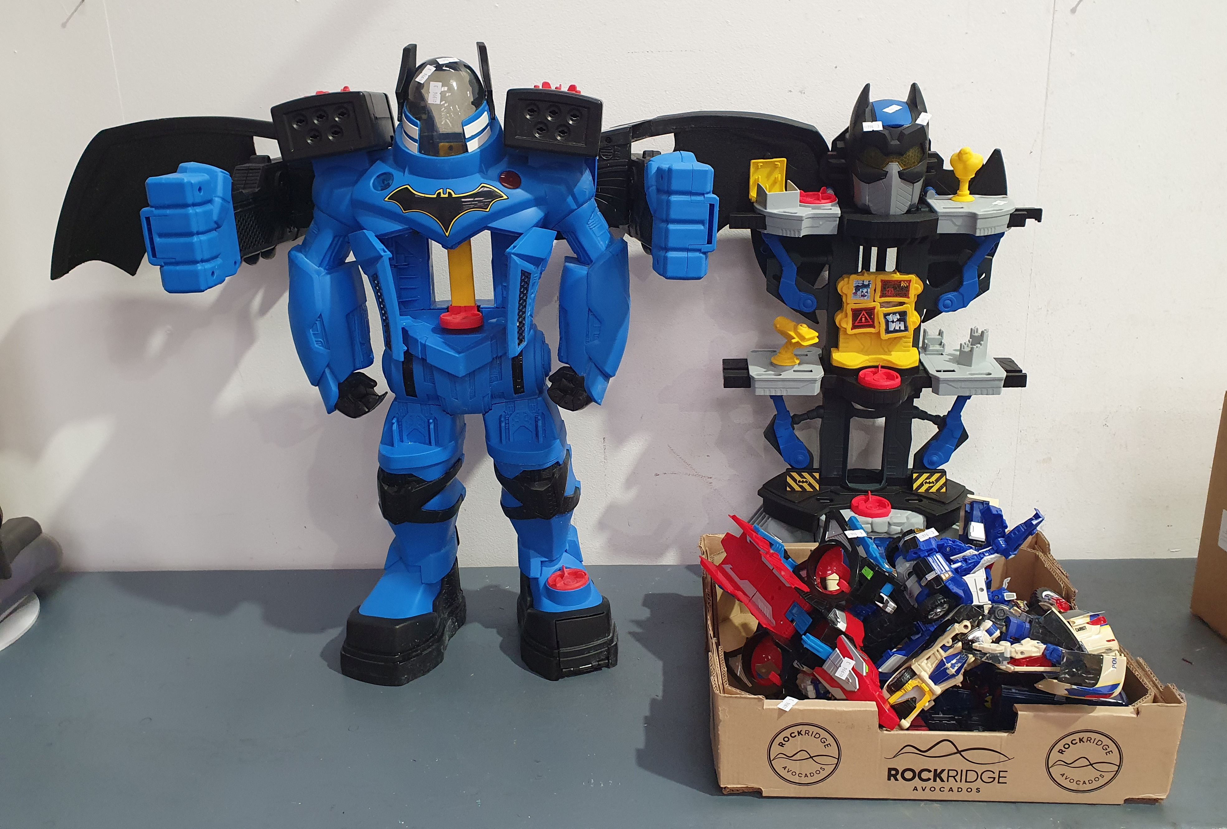 1355 · A GROUP OF VARIOUS KIDS TOYS
