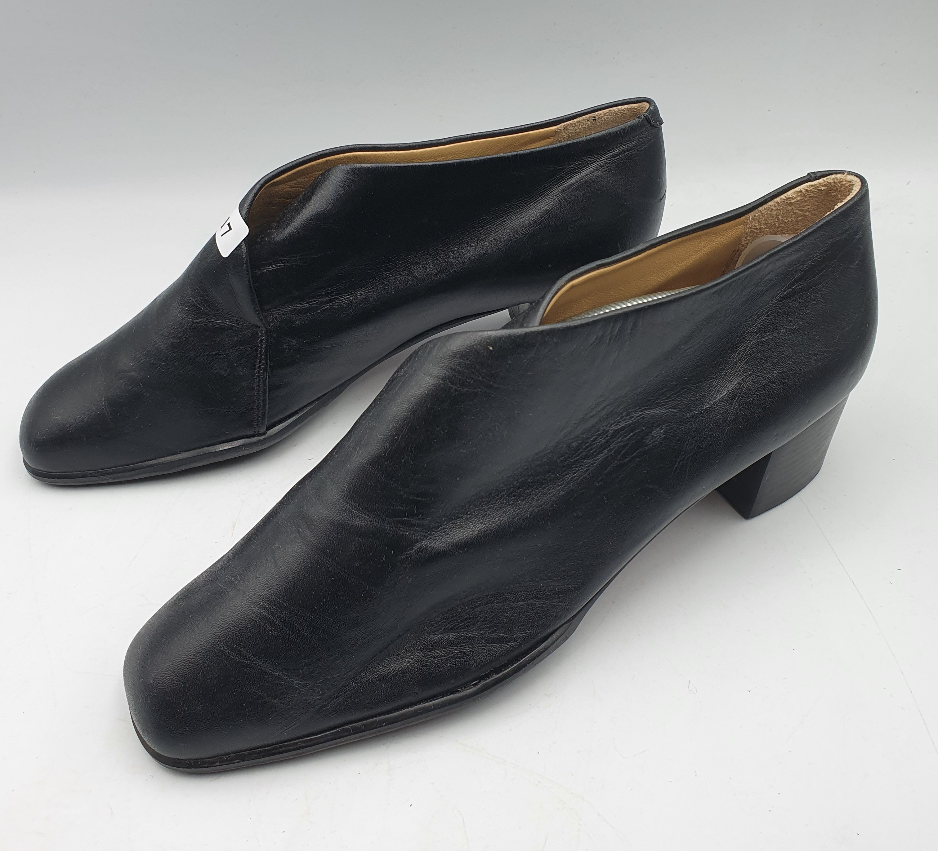 217 · A PAIR OF LADIES ITALIAN SHOES