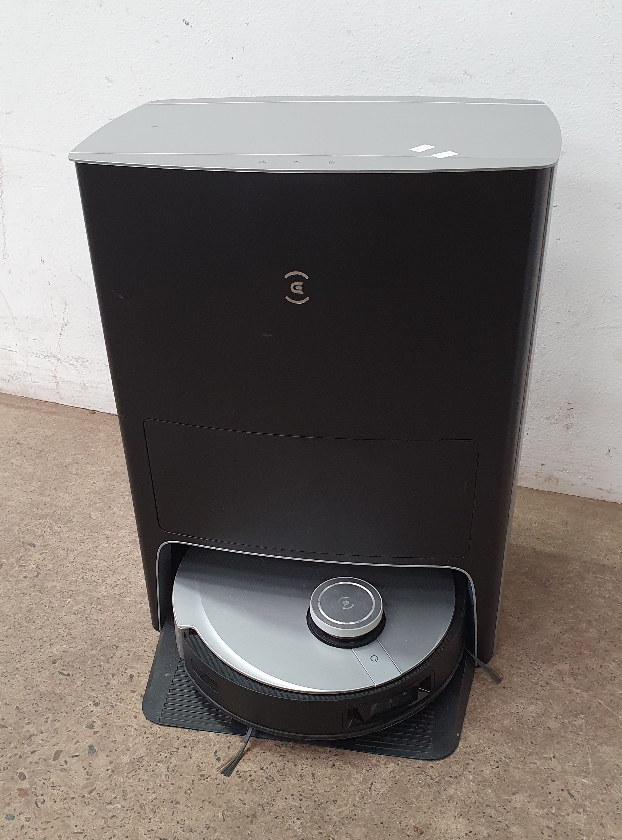 1236 · AN ECOVACS VACUUM