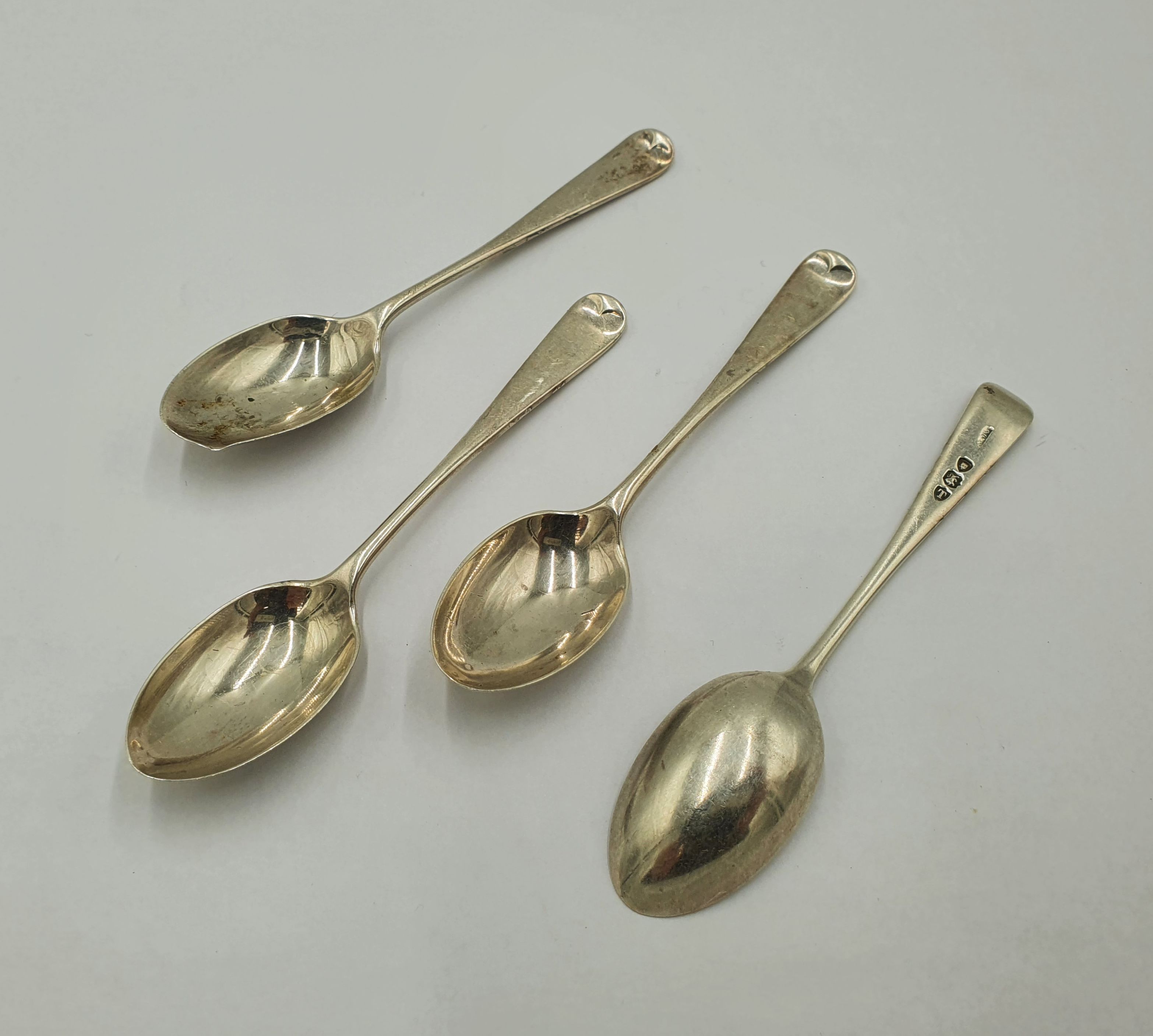506 · A VICTORIAN SET OF FOUR SILVER TEASPOONS