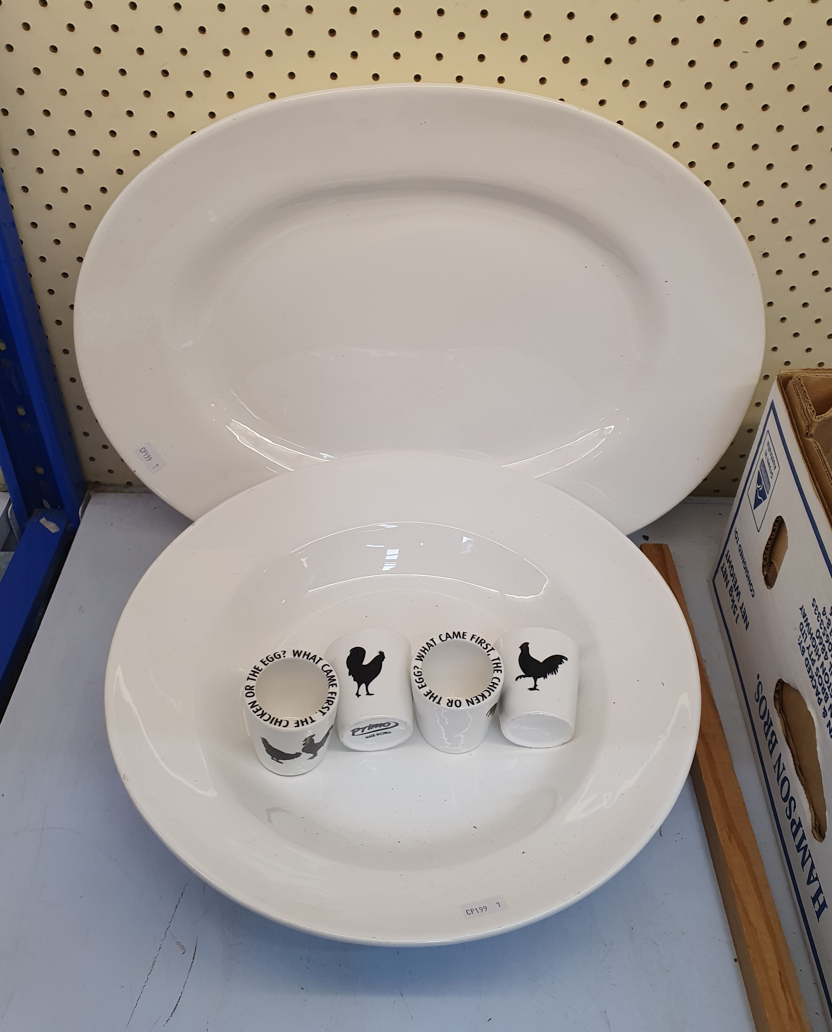 7 · A PRIMO LARGE CERAMIC SERVING BOWL