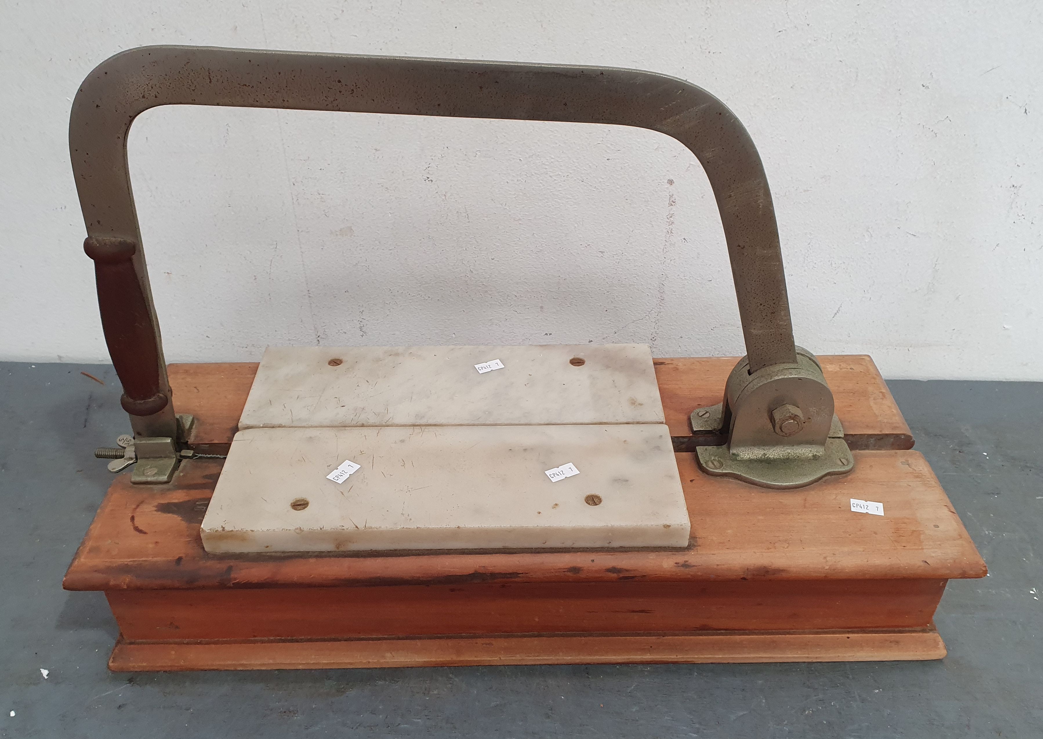1322 · A VINTAGE MARBLE CHEESE SLICER