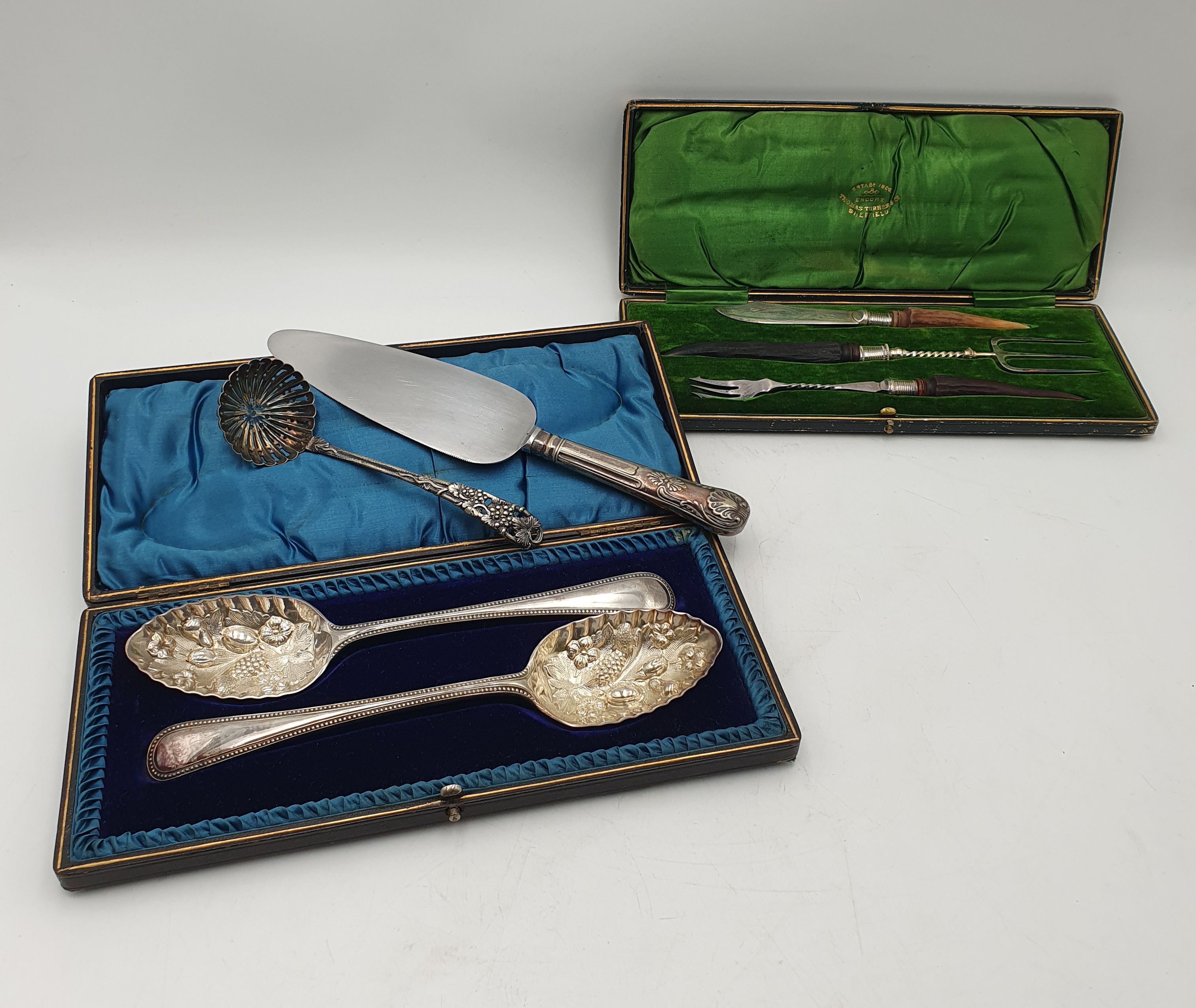 518 · A GROUP OF VICTORIAN AND LATER SILVER PLATED SERVING WARE