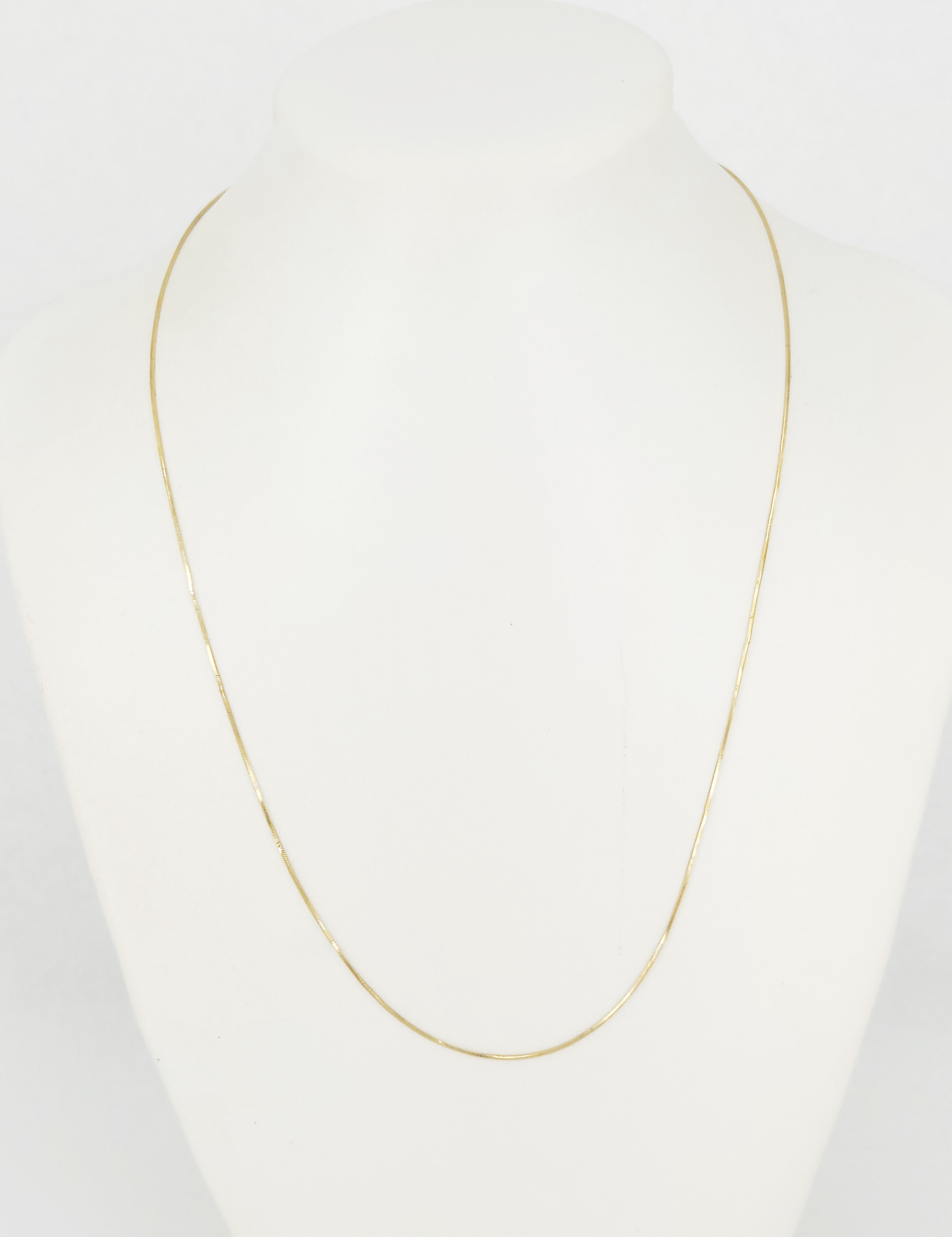 An 18ct Gold Fine Herringbone Chain