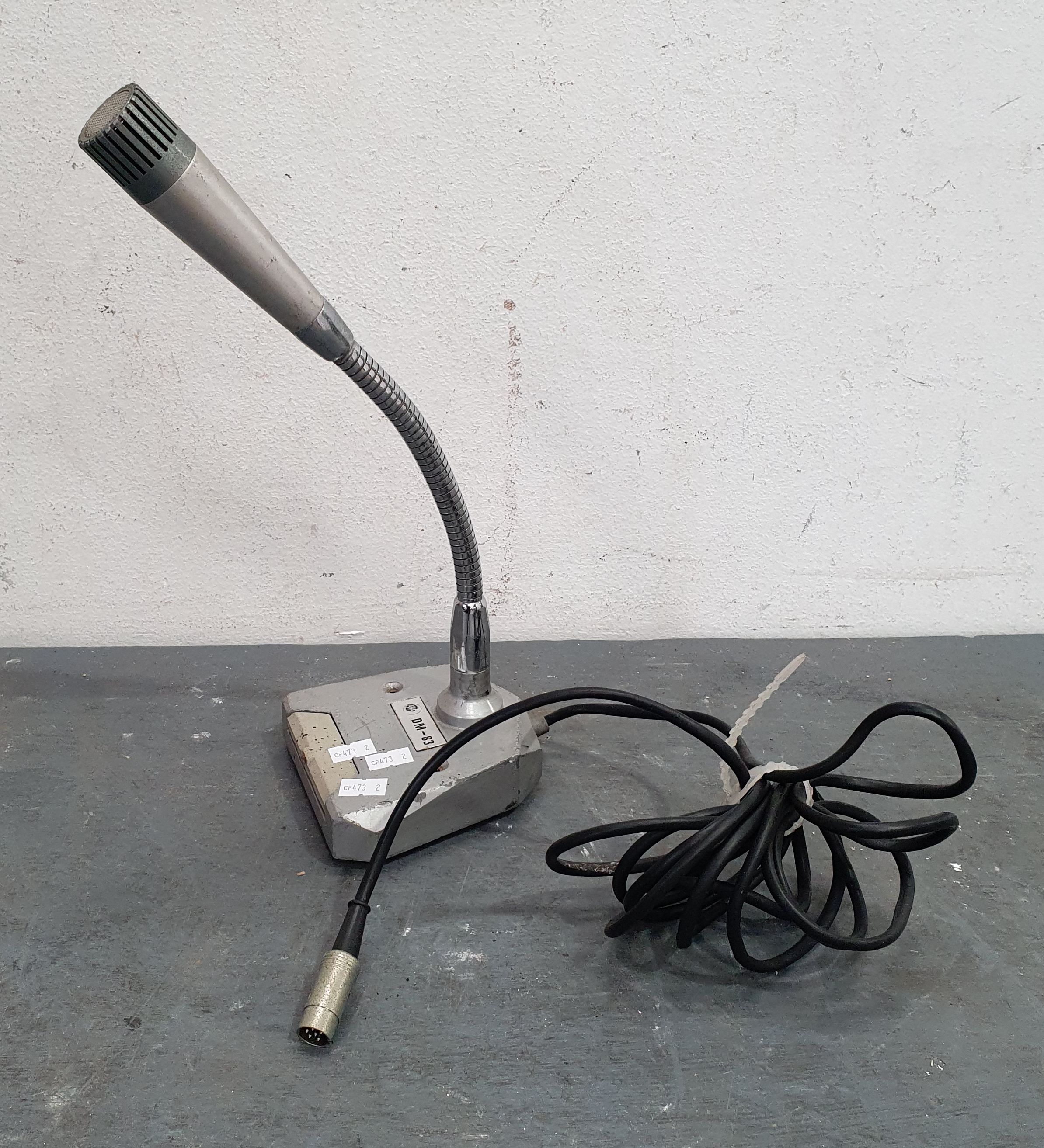 1277 · A VINTAGE MICROPHONE
