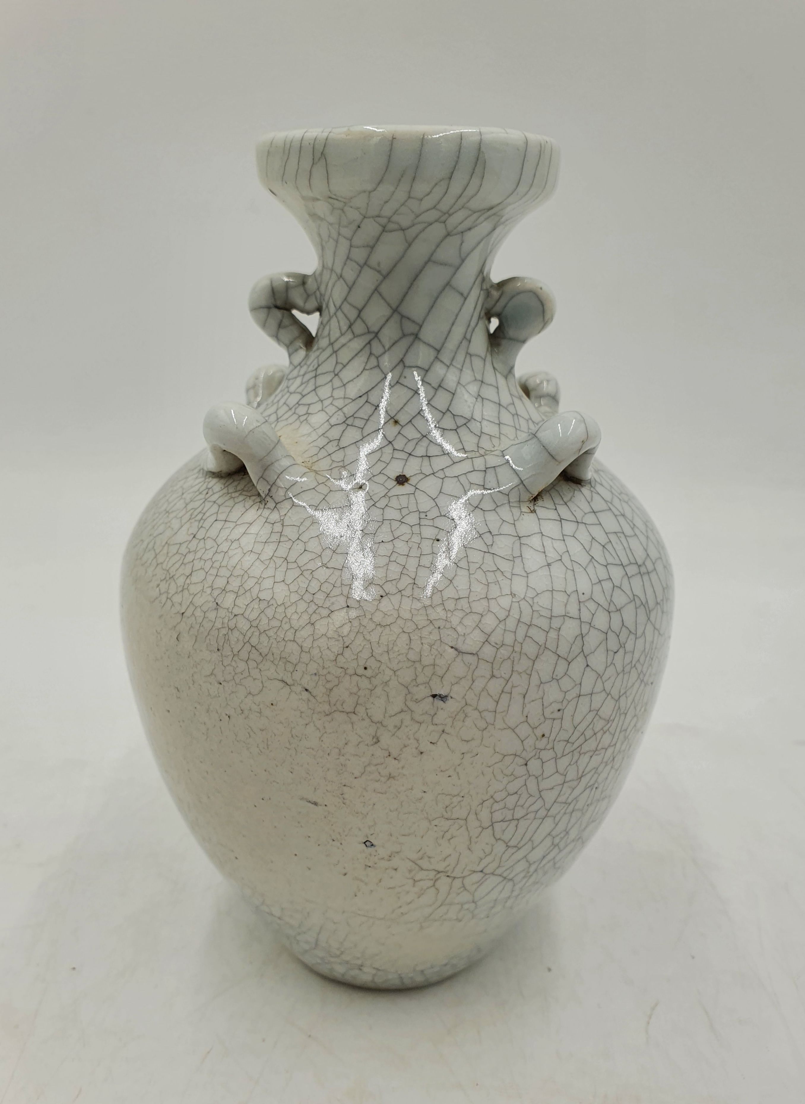 A Chinese Celadon Crackle Glaze Vase