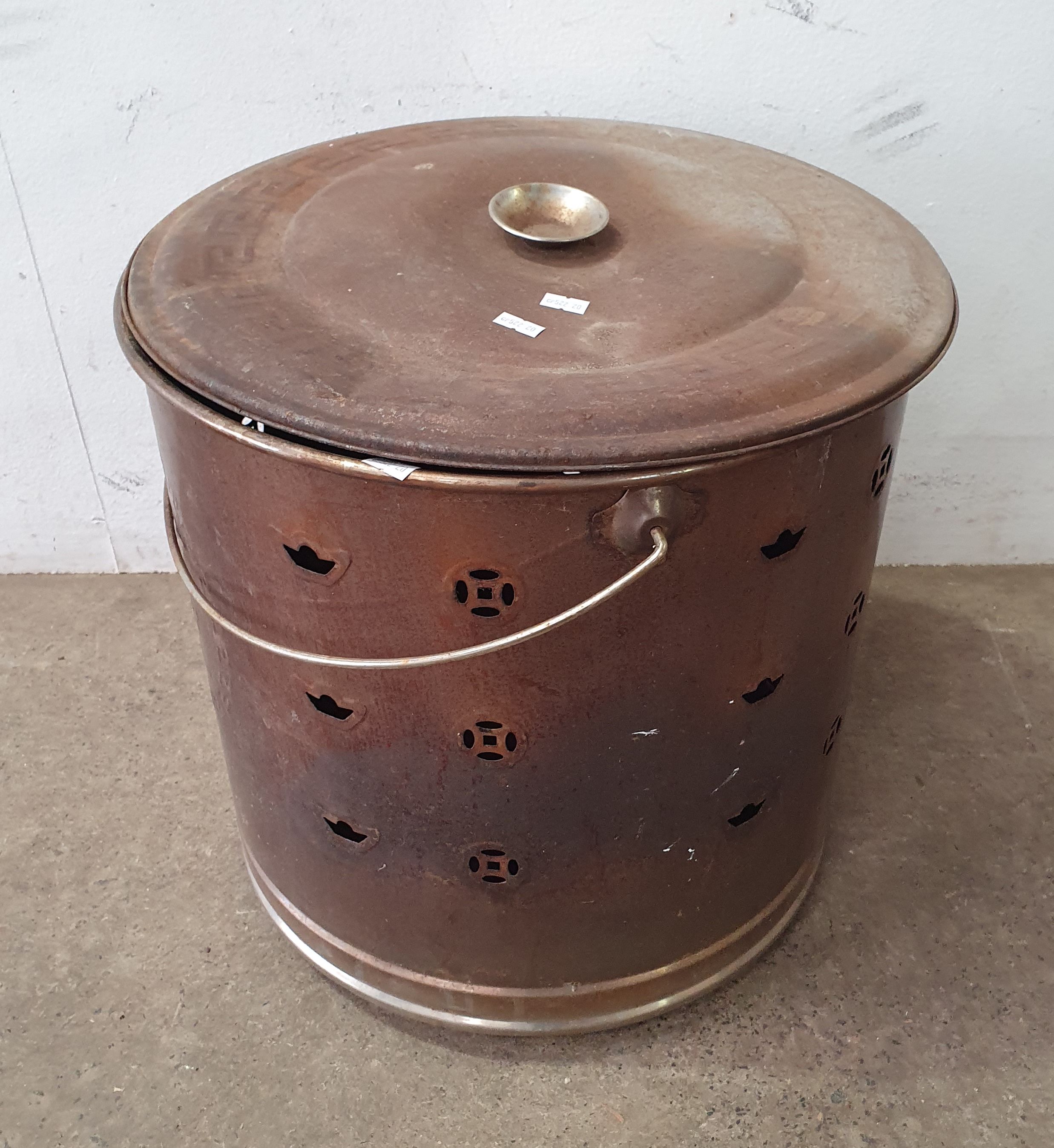 AN ORIENTAL STYLE POT