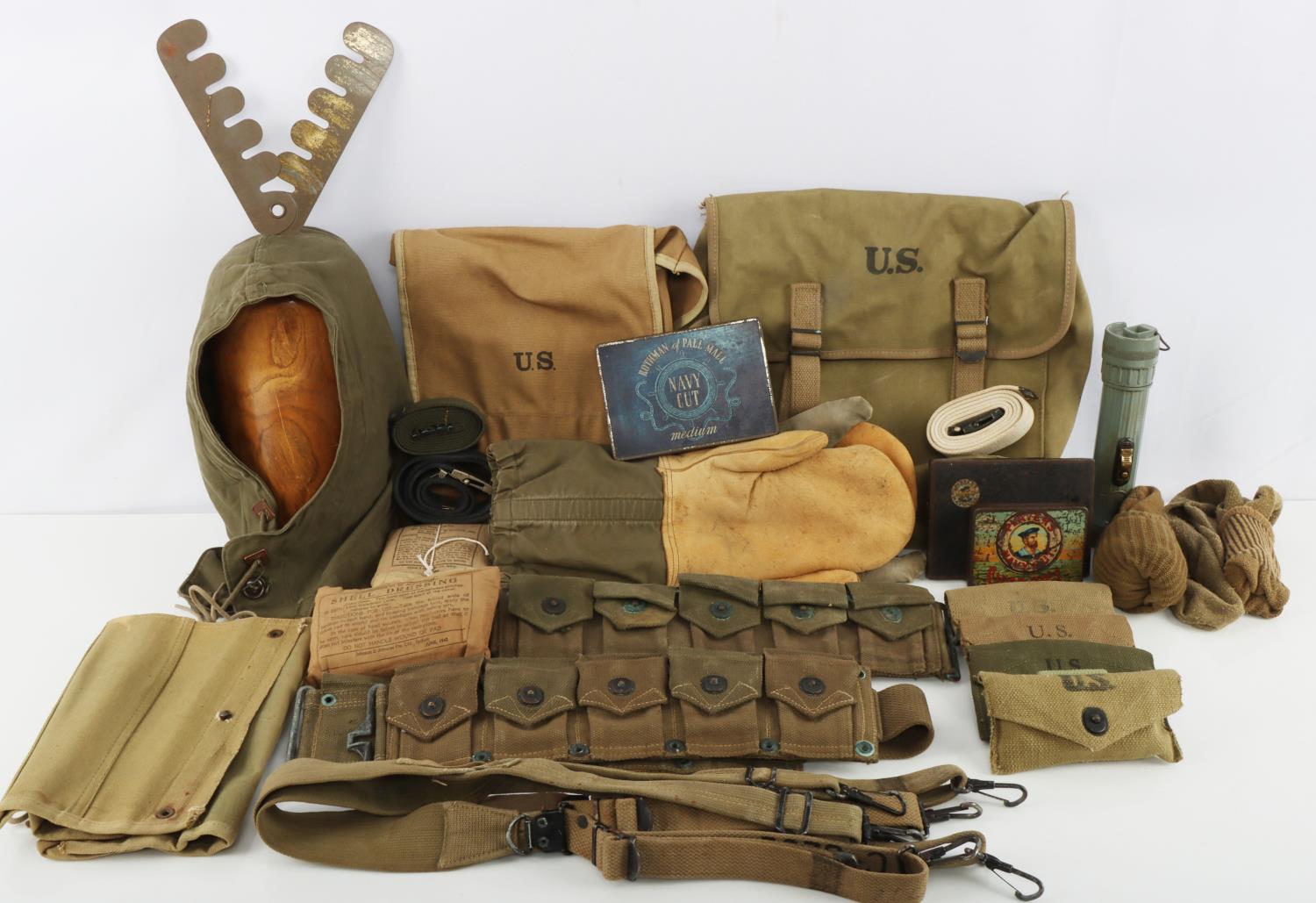 LOT OF WWII US & BRITISH MILITARY FIELD GEAR BAGS 