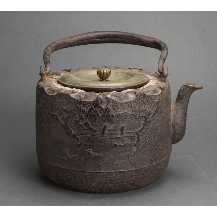 Japanese cast iron kettle (tetsubin)