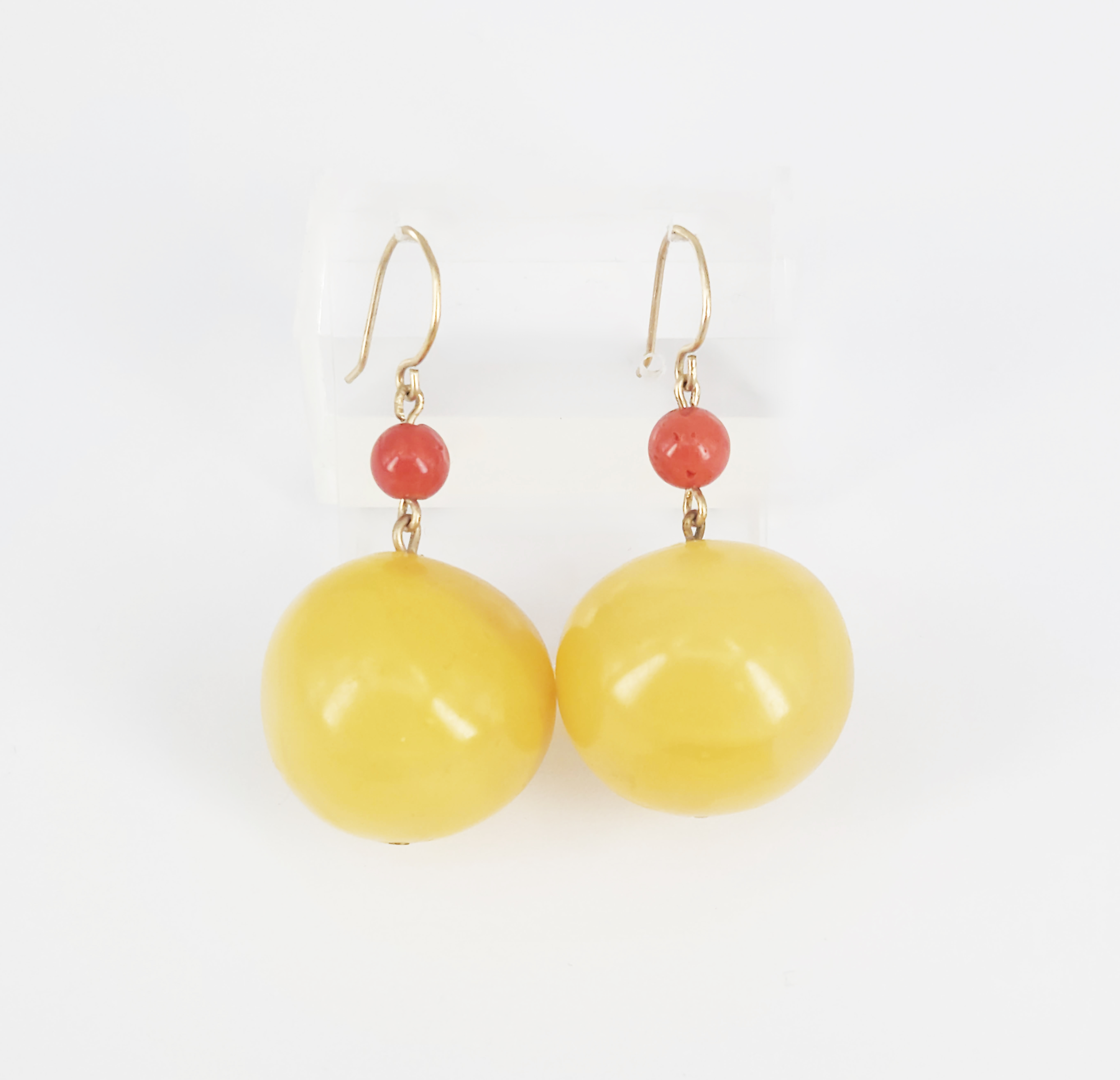 A PAIR OF BALTIC BUTTERSCOTCH AMBER AND CORAL EARRINGS