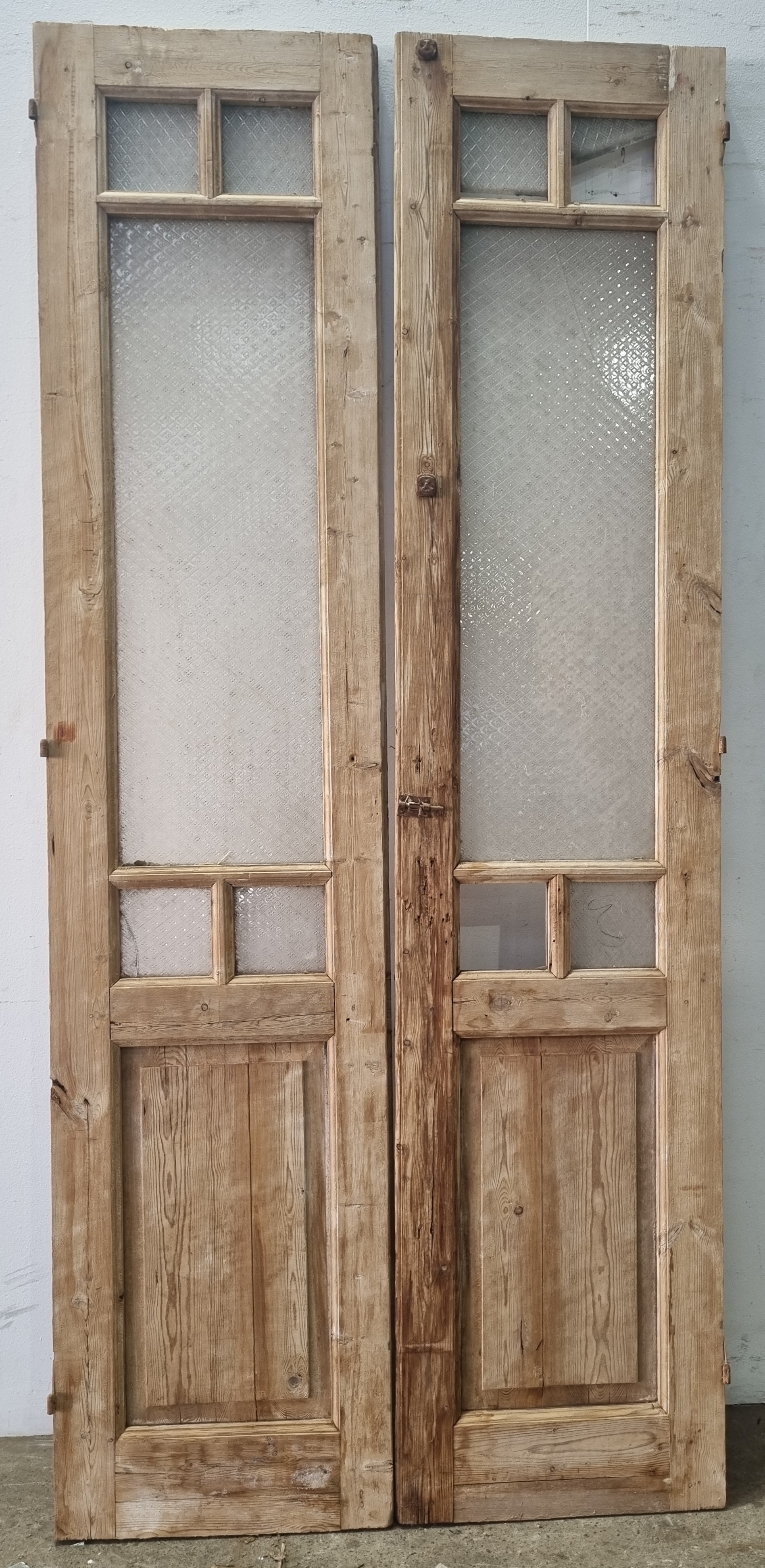 1123 · A SET OF RUSTIC DOORS