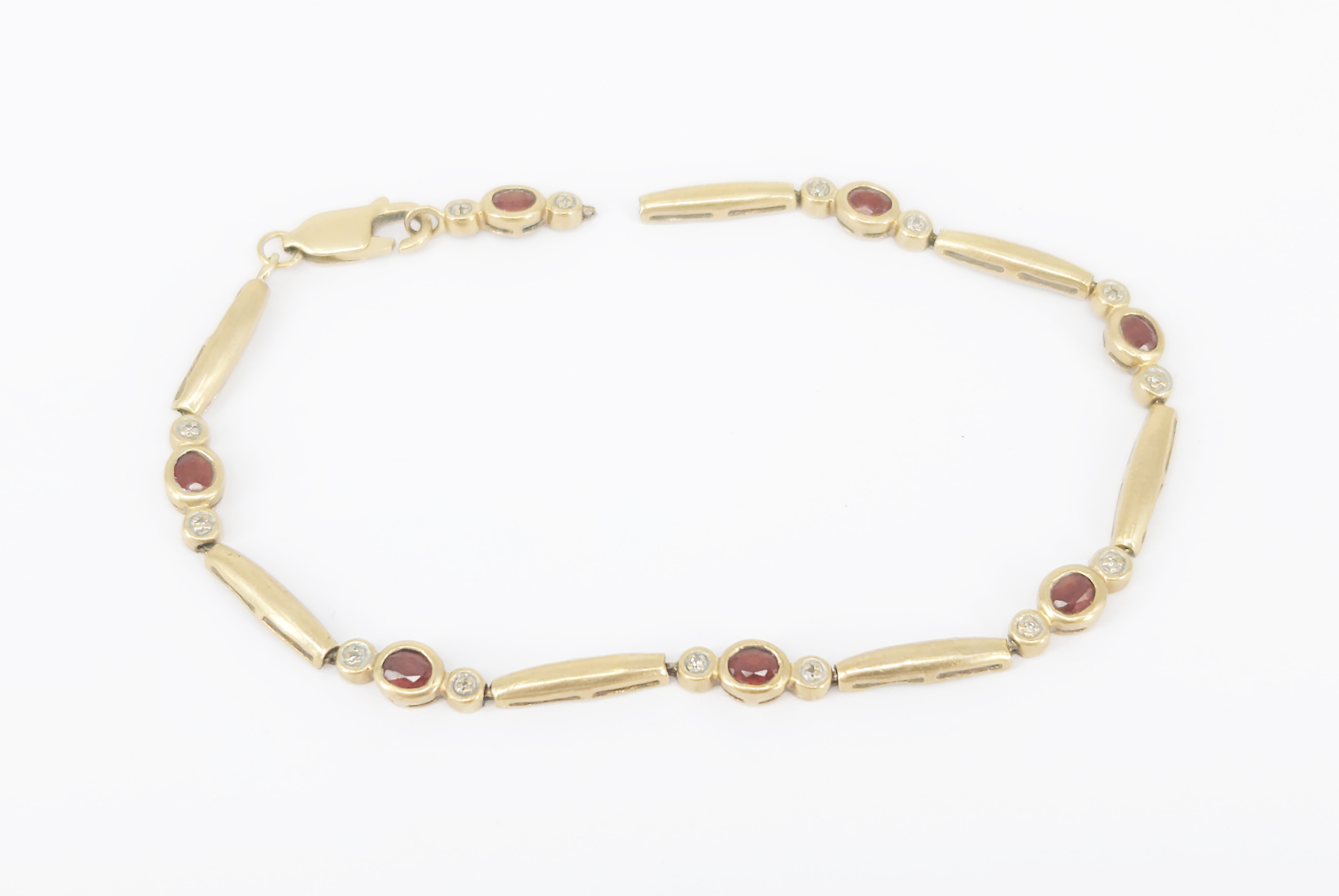 A Garnet And 9ct Gold Bracelet