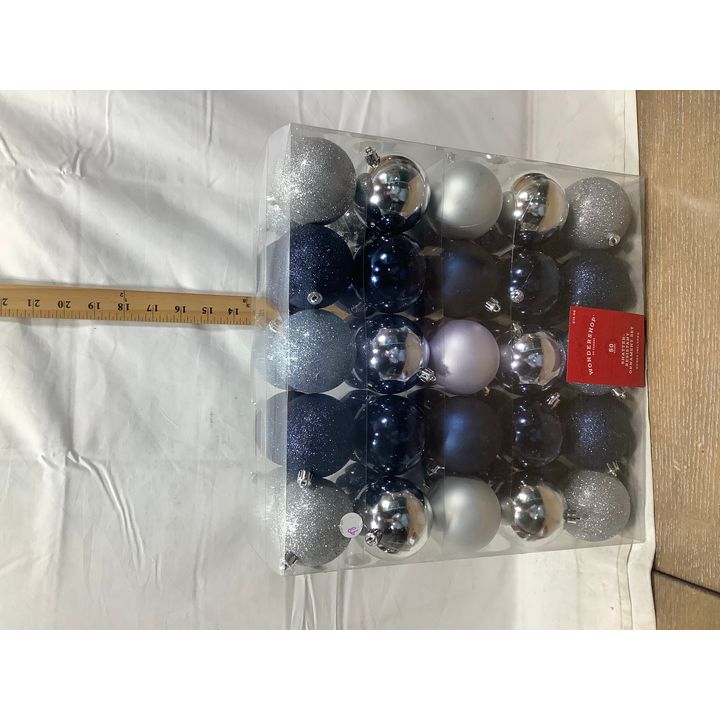 Wondershop 50ct Shatter Resitant Ornament Set w/ Hooks Included
