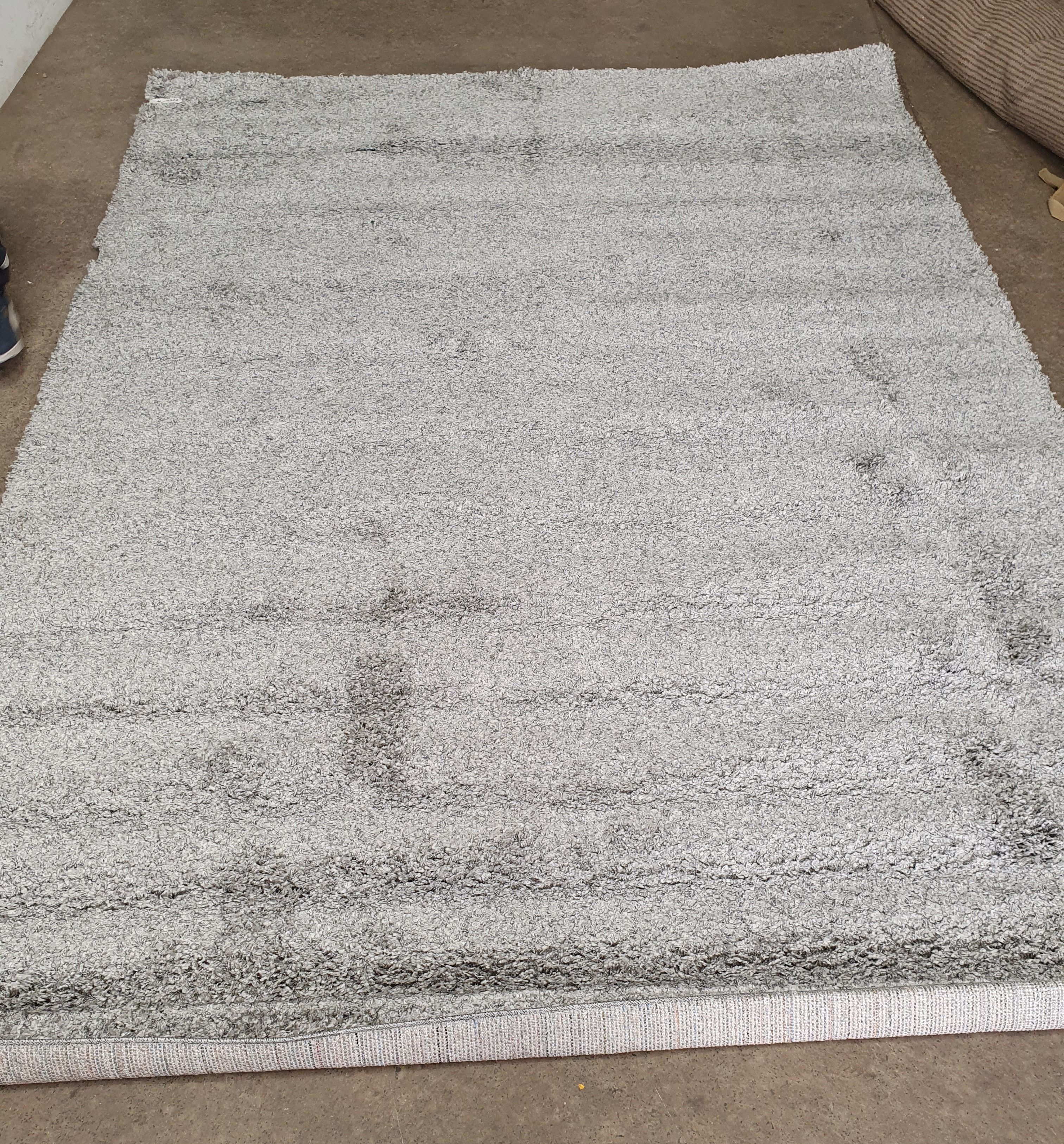 A MACHINE MADE SHAGGY RUG