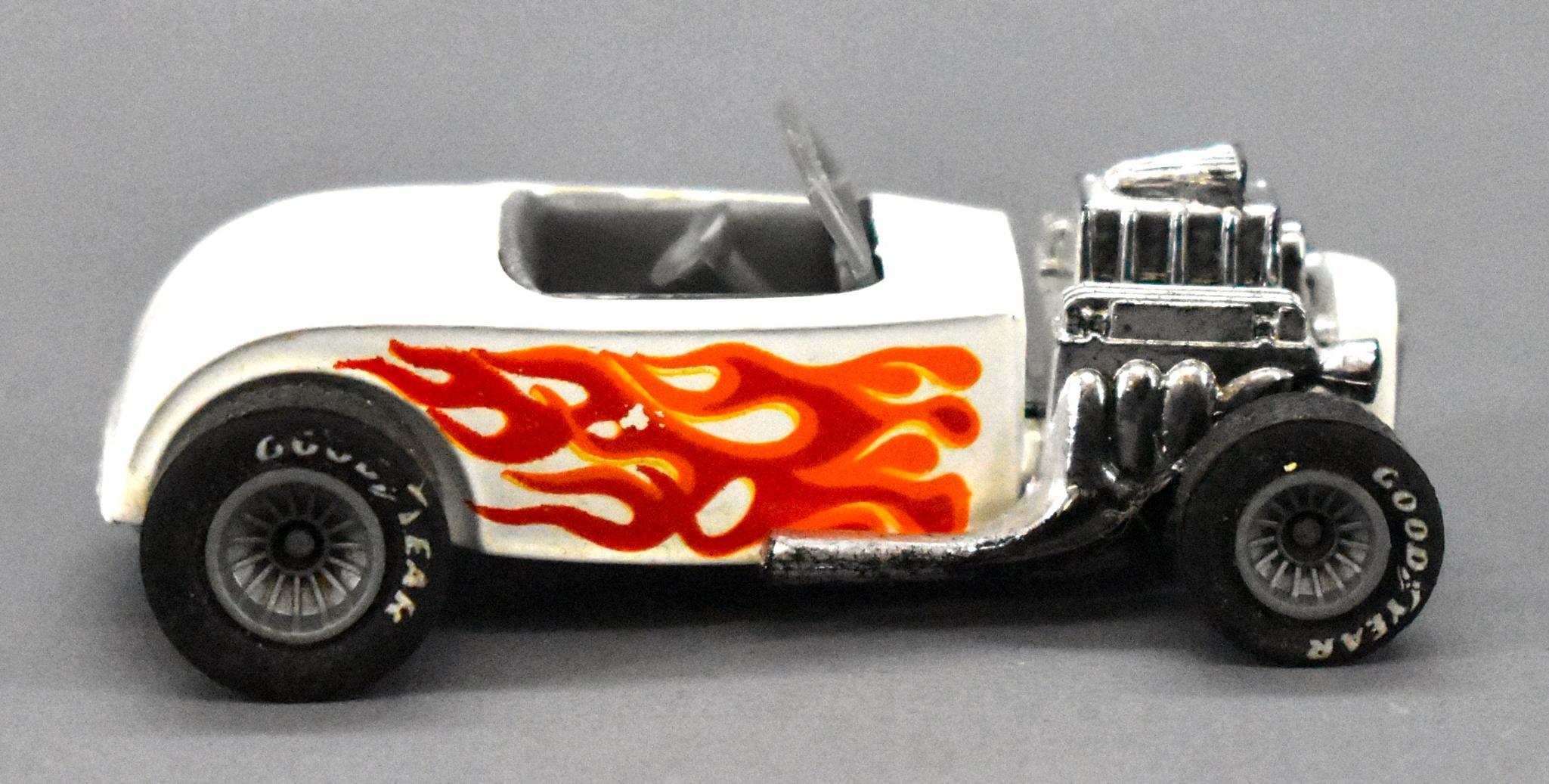 Hot Wheels Real Riders '36 Ford Street rodder with flames | Toys