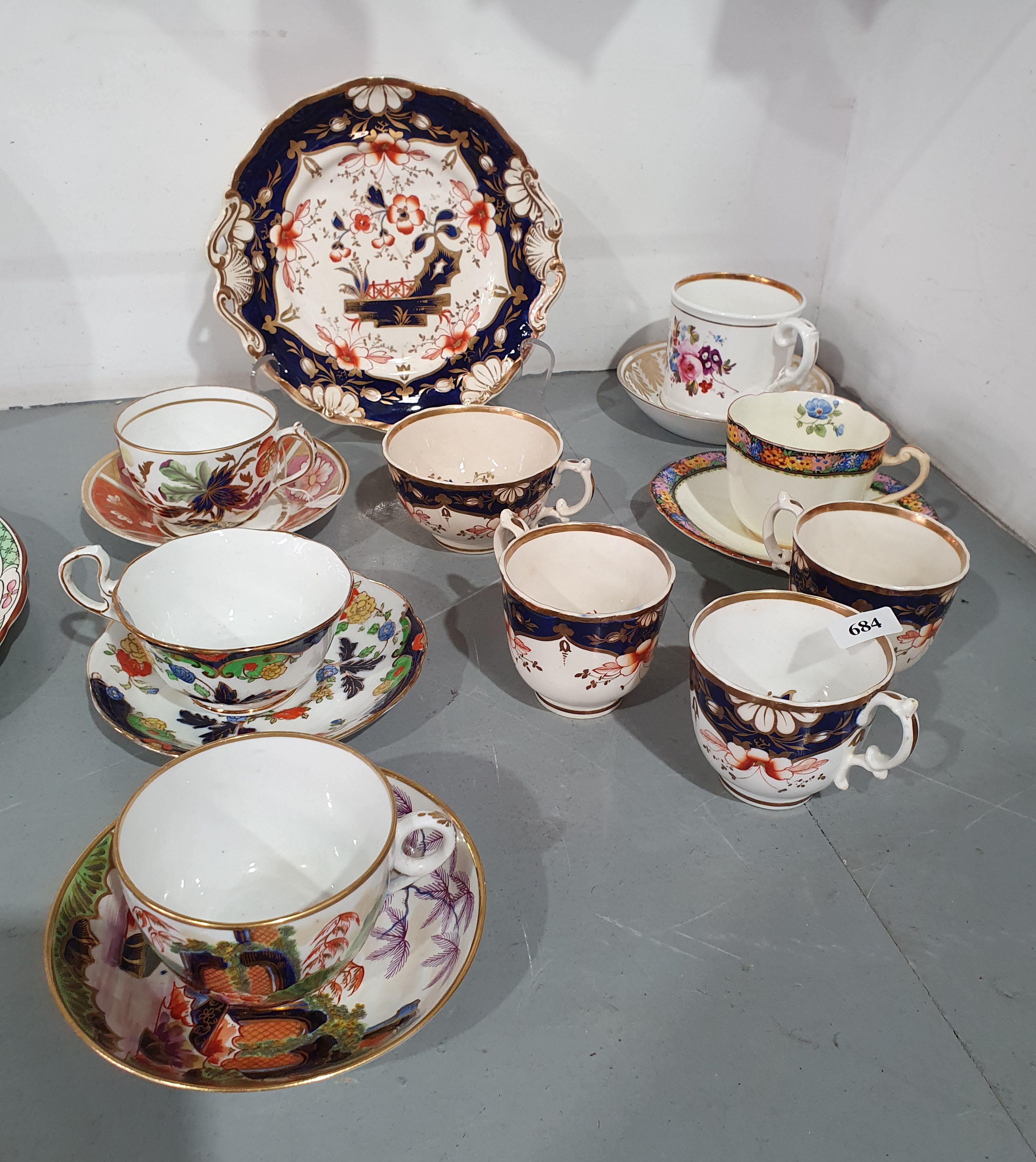 A GROUP OF 19TH AND EARLY 20TH CENTURY PORCELAIN CUPS AND SAUCERS
