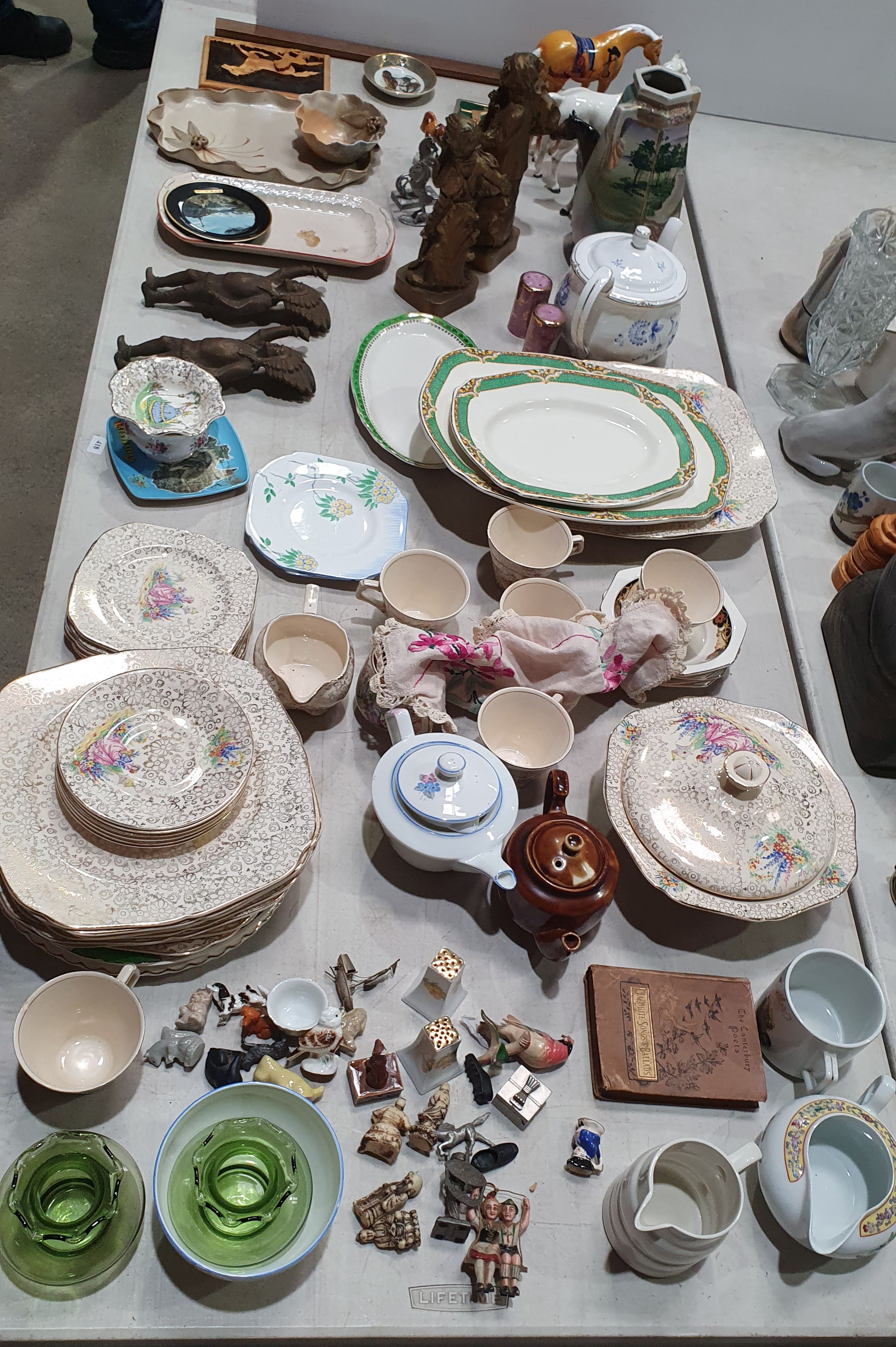 A GROUP OF VARIOUS ITEMS