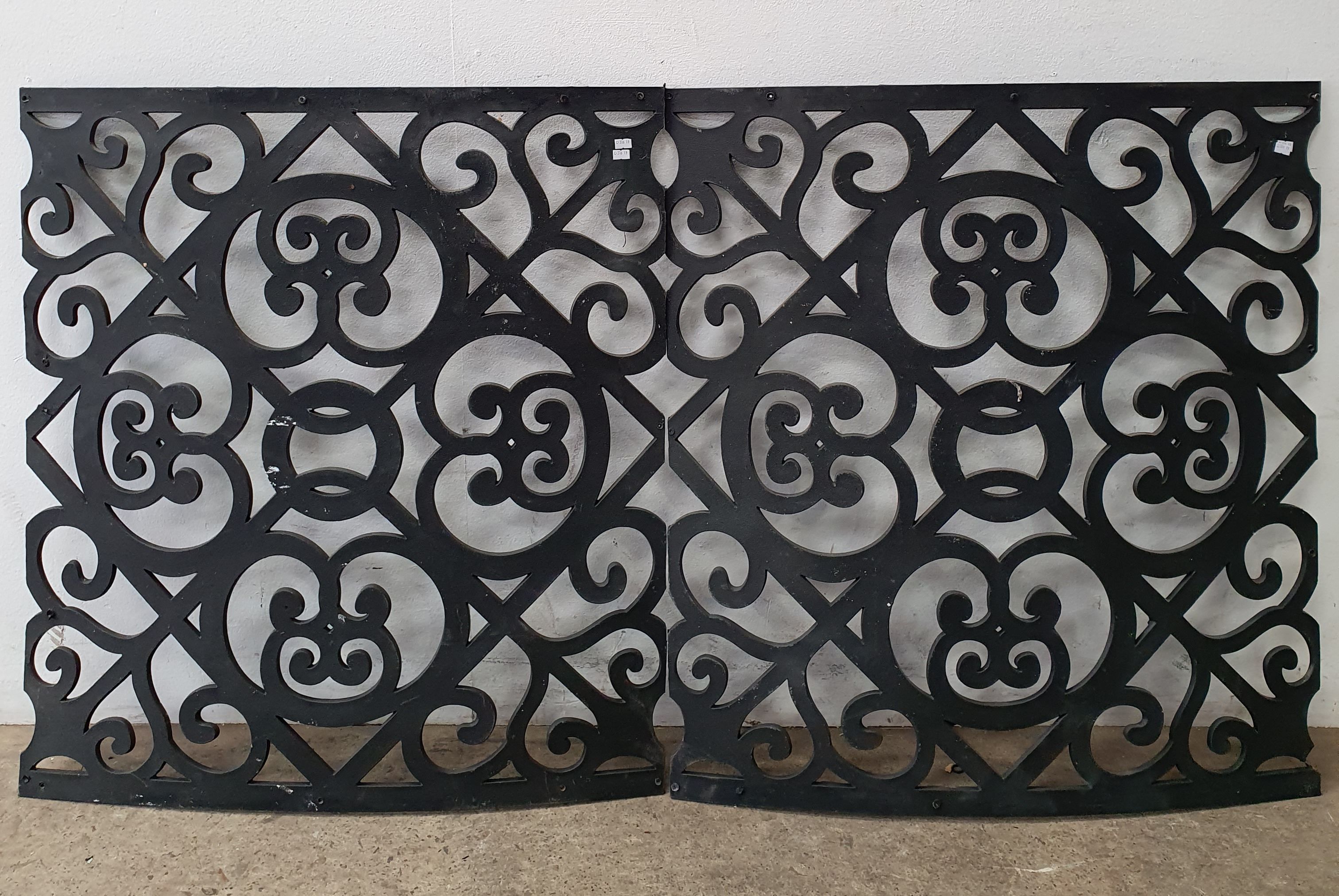 1094 · A PAIR OF GARDEN DECORATIVE PANELS
