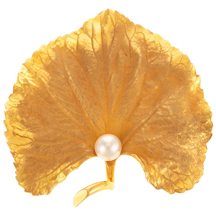 A Textured Leaf Pin with Pearl in 14K