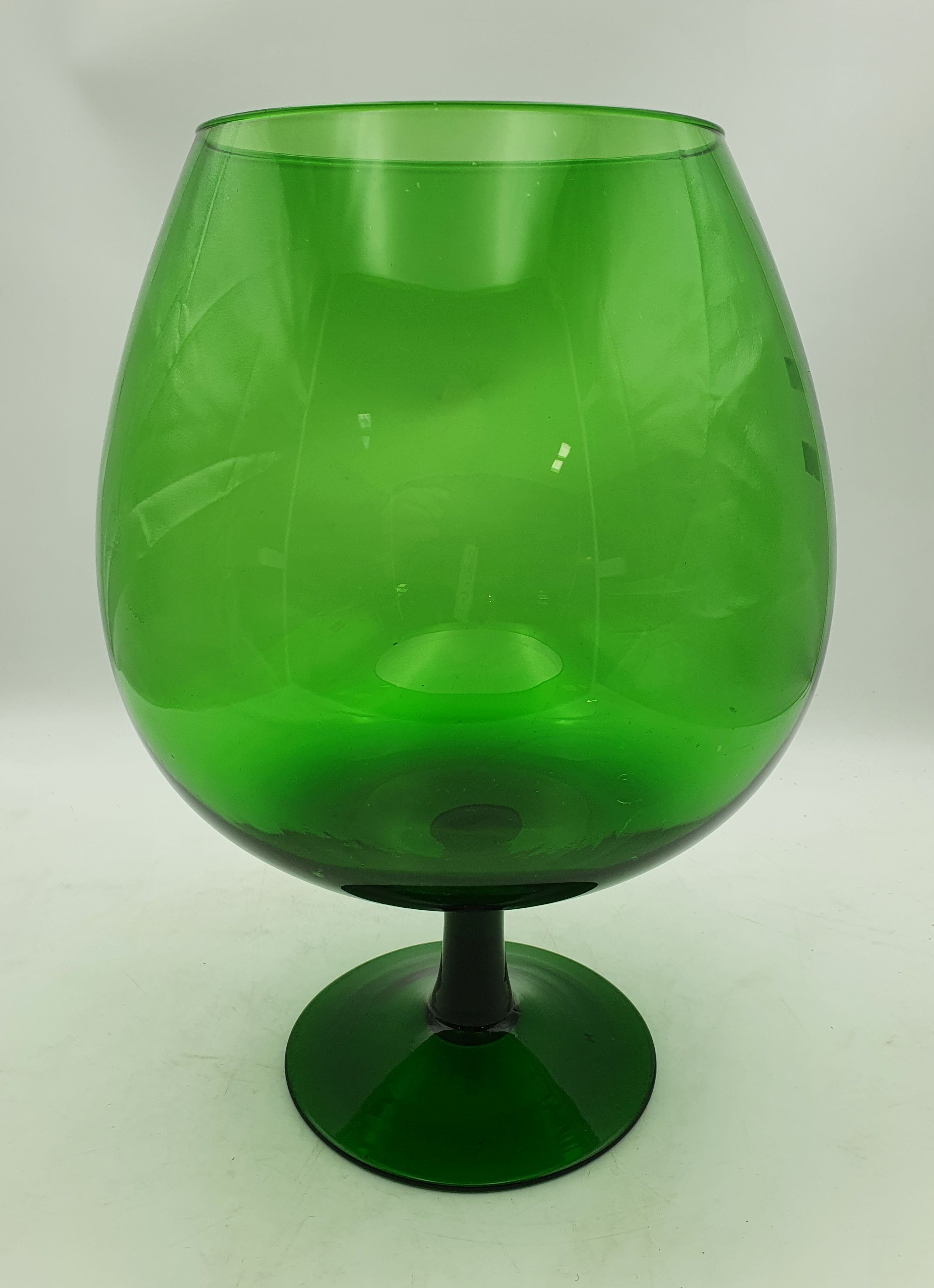 671 · A LARGE GREEN GLASS BRANDY BALLOON