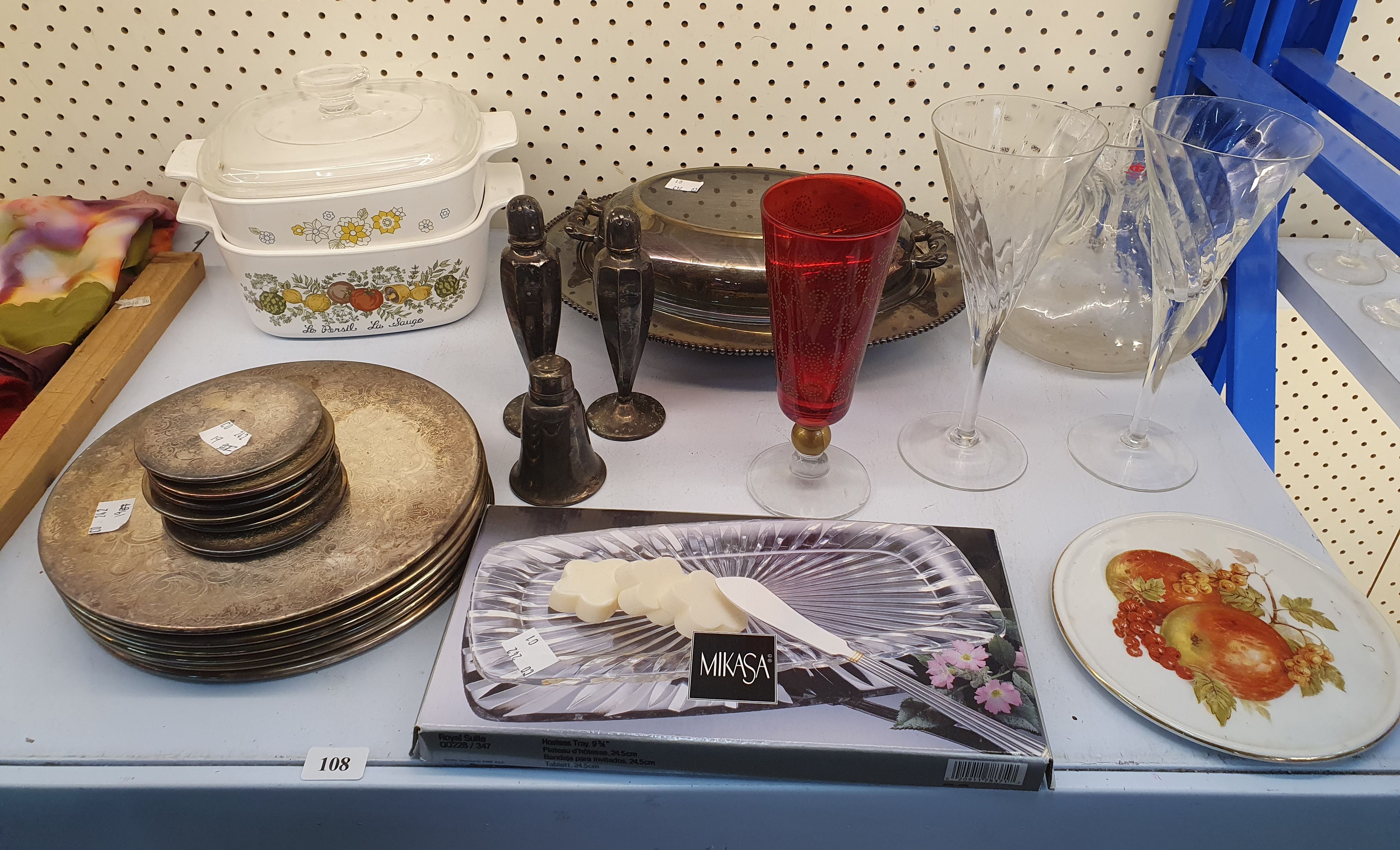 108 · A GROUP OF VARIOUS ITEMS