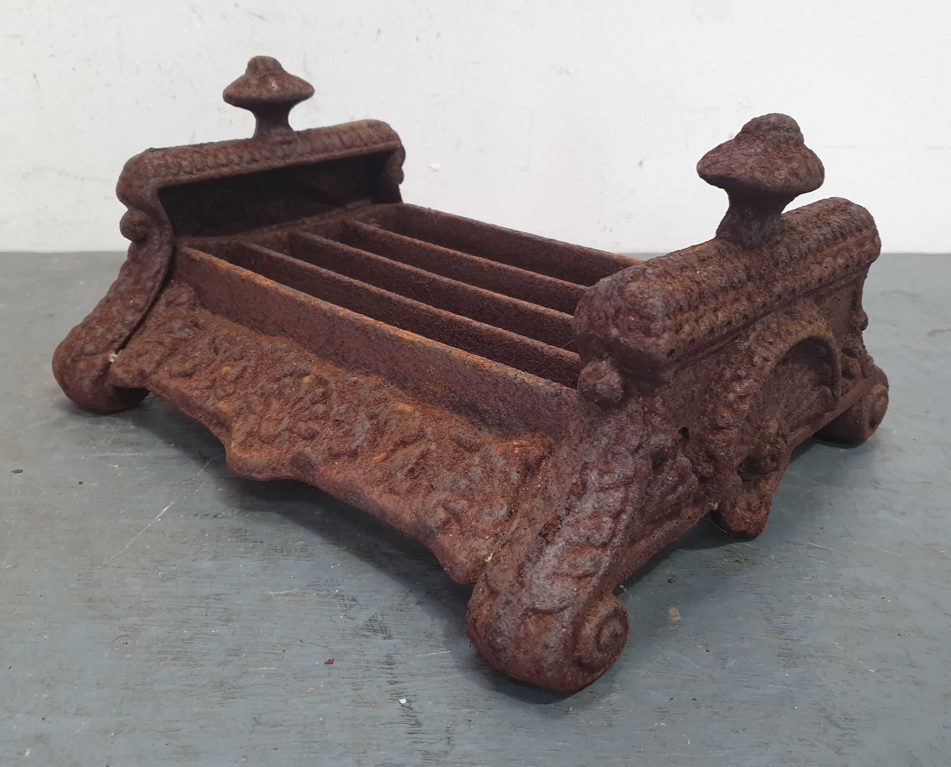 1342 · A FOOTSCRAPER