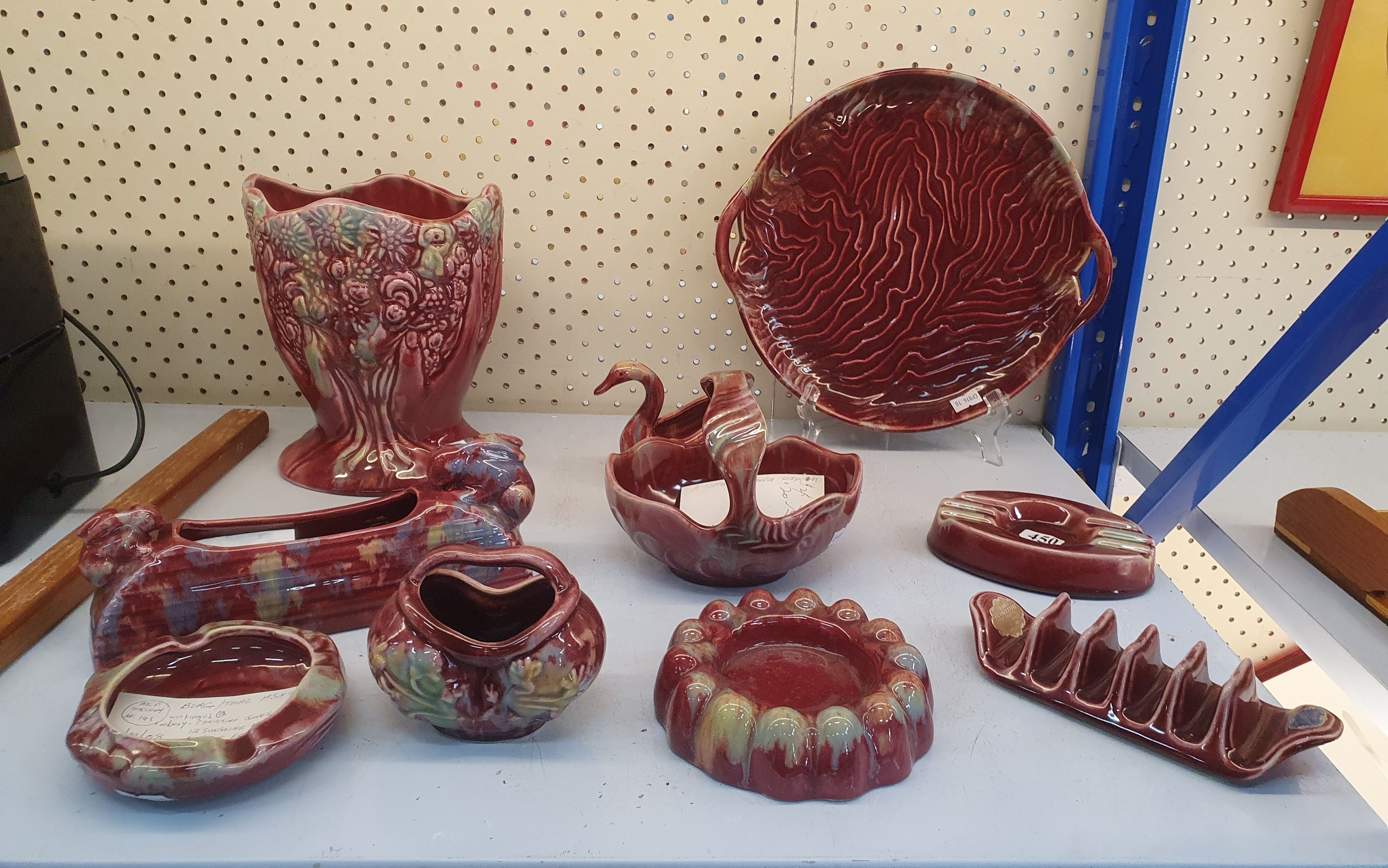 39 · A GROUP OF MCP MINGAY PIECES IN THE BURGUNDY DRIP GLAZE COLOURWAY