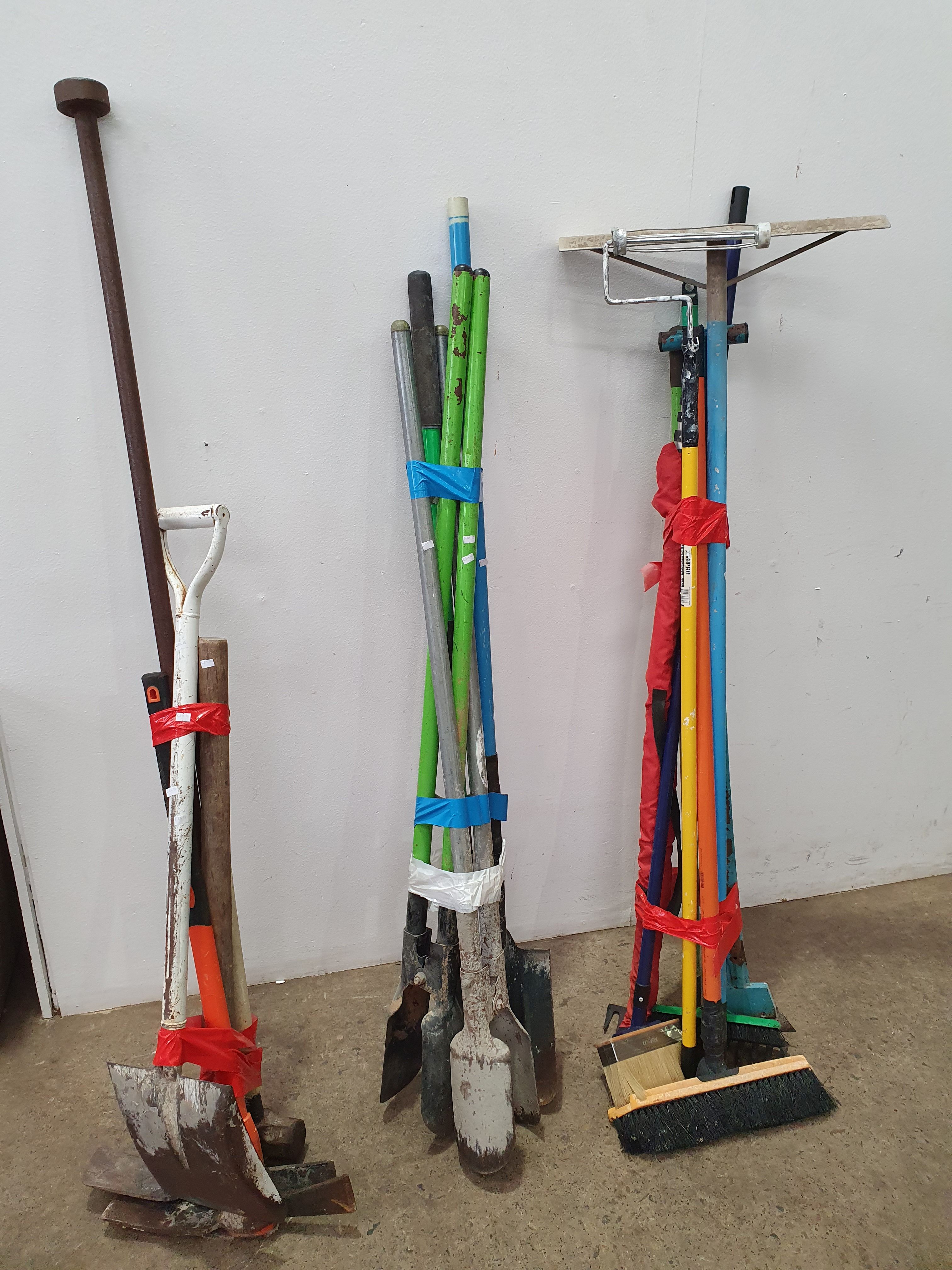 1024 · A LARGE GROUP OF OUTDOOR LANDSCAPING TOOLS
