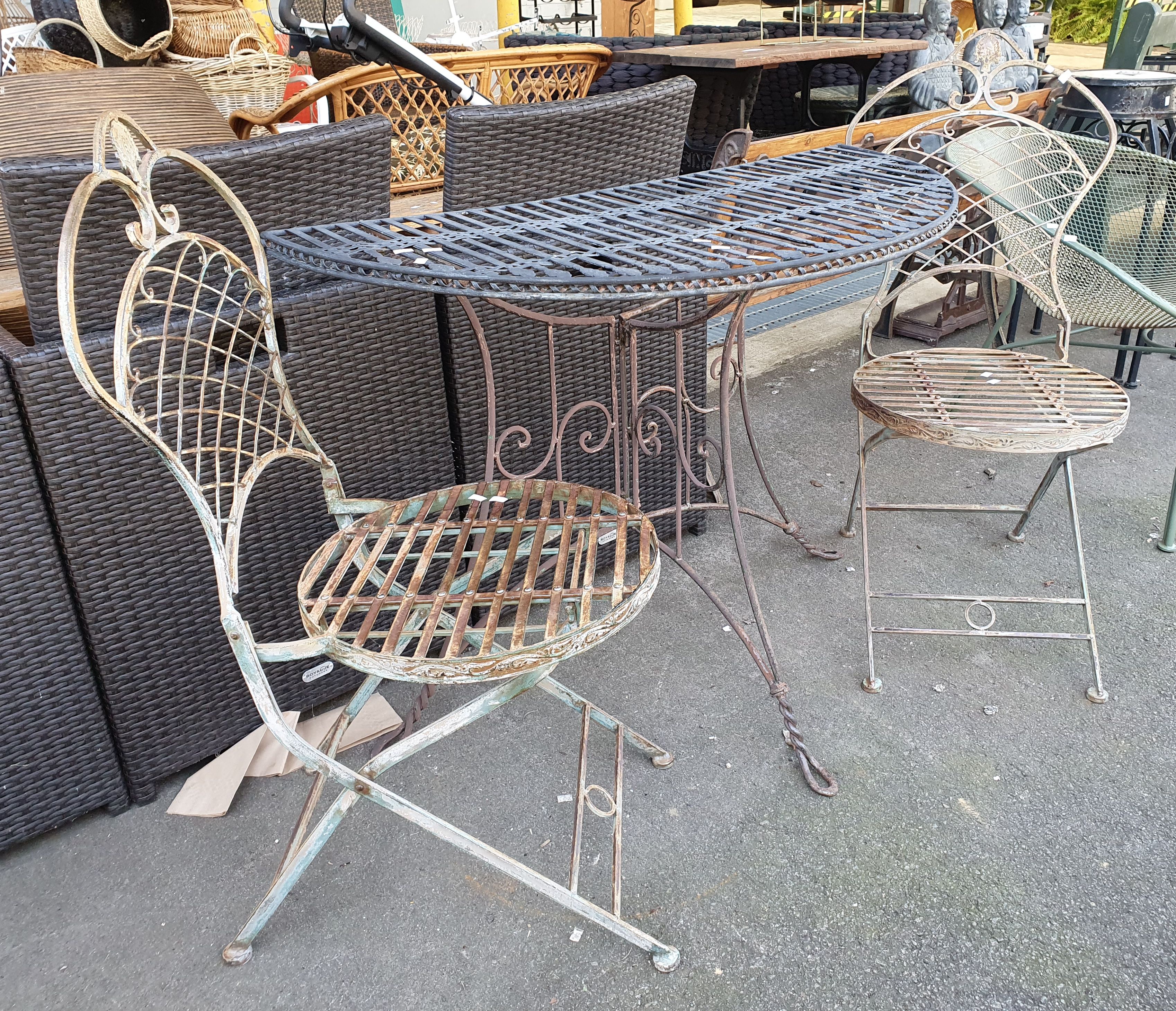1047 · A DEMI LUNE OUTDOOR TABLE