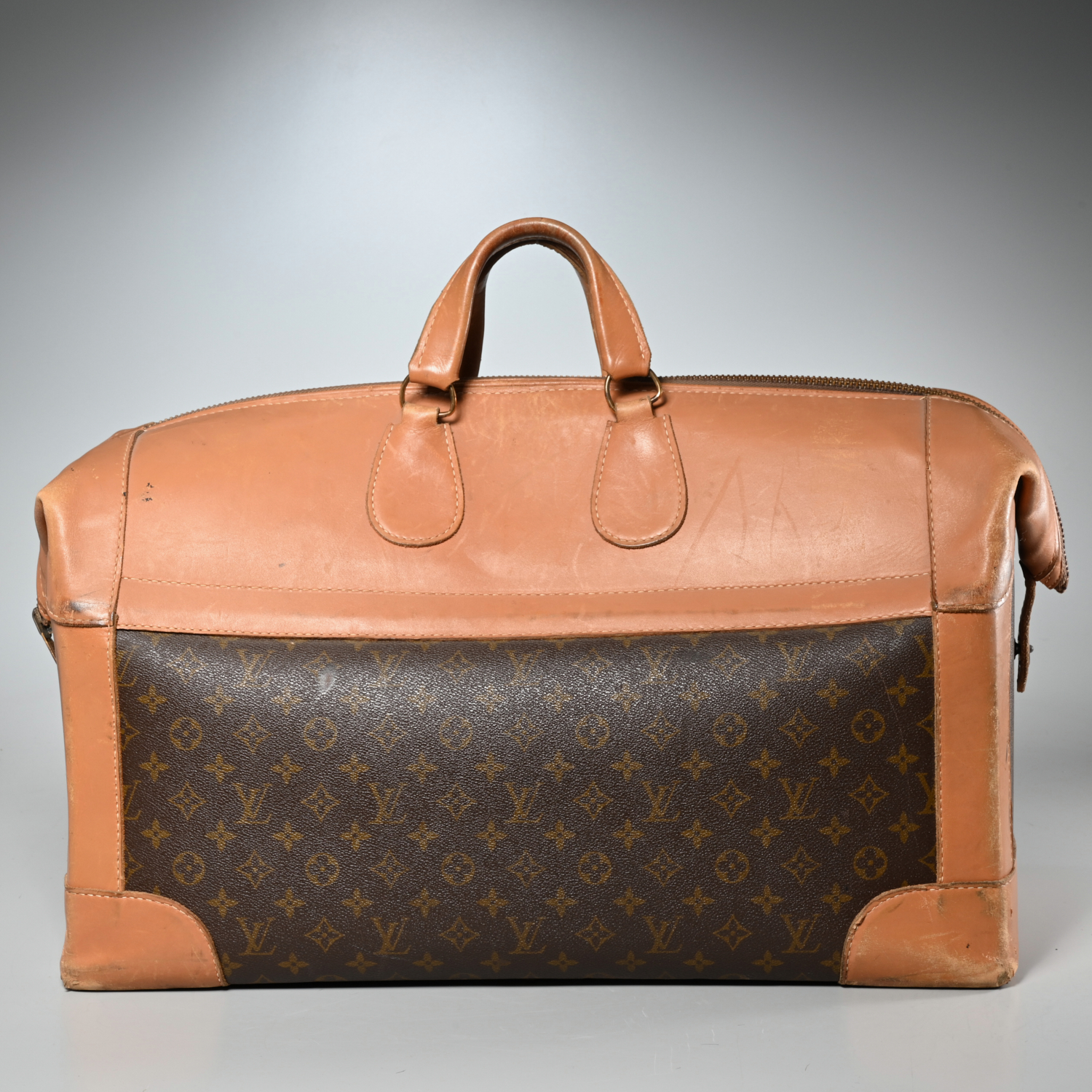 Past auction: A large Louis Vuitton monogrammed leather steamer