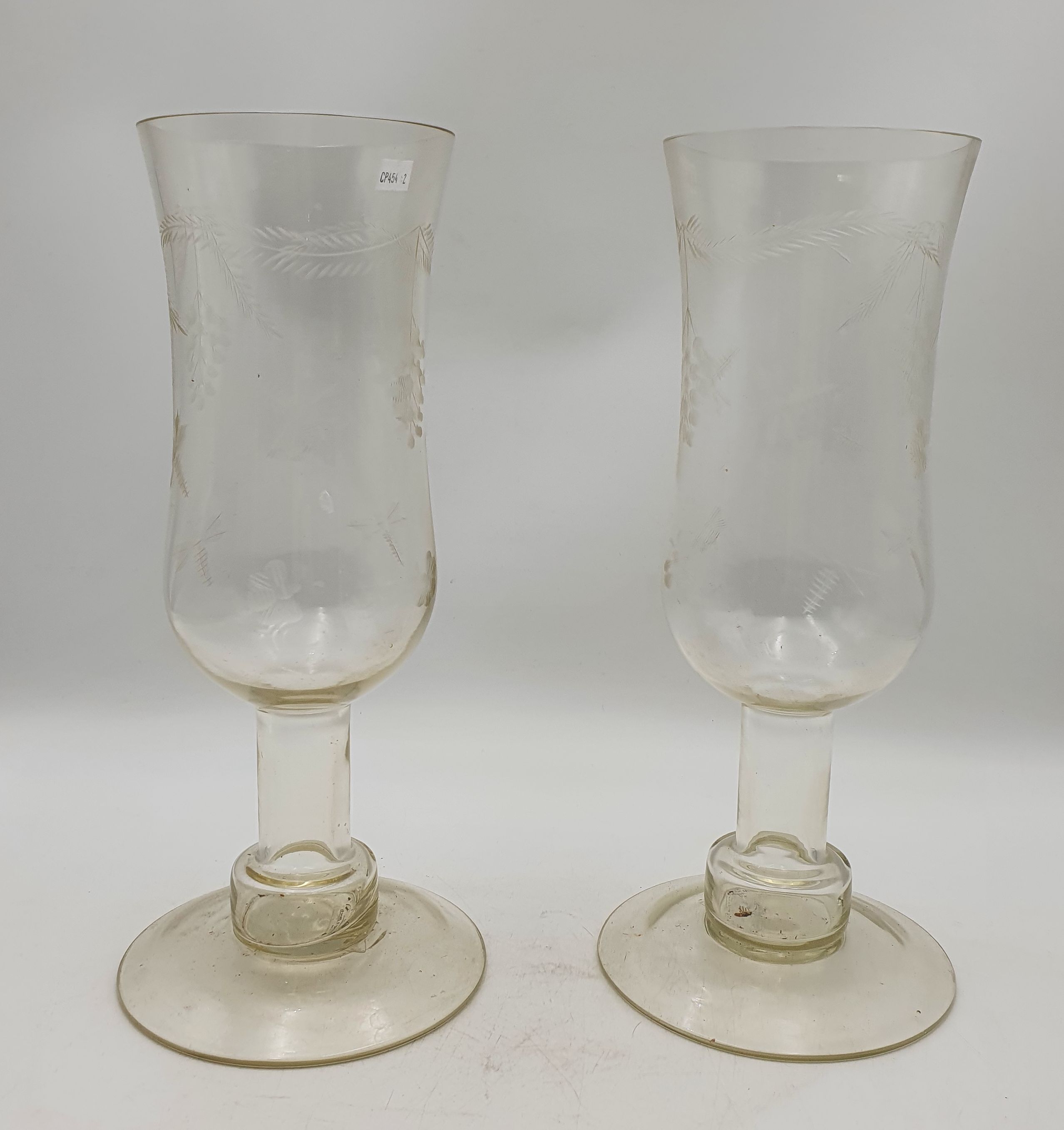 550 · A PAIR OF VILLEROY & BOCH PEDESTAL VASES