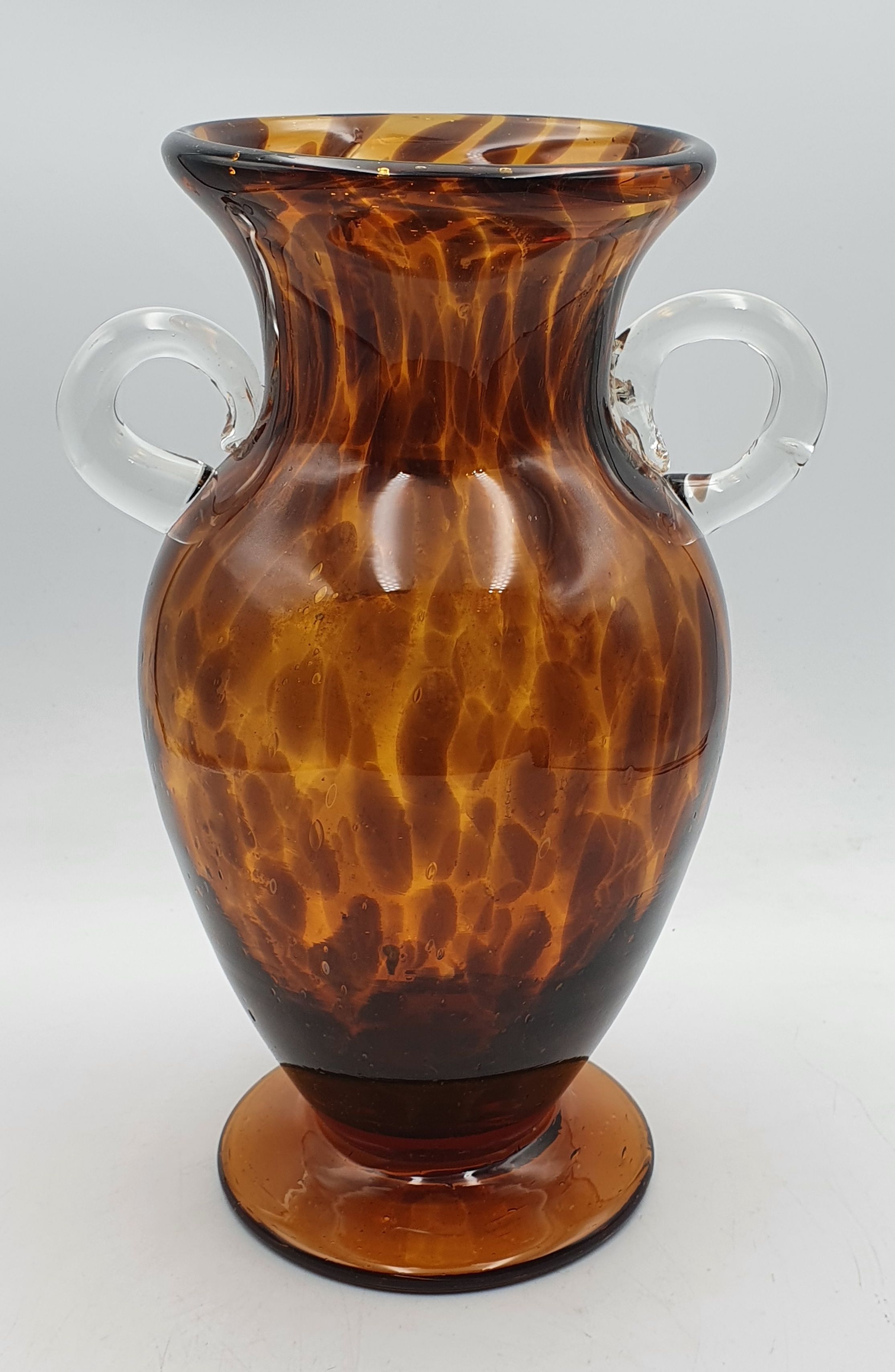 198 · A VINTAGE AMBER TORTOISE SHELL PATTERNED ART GLASS AMPHORA VASE