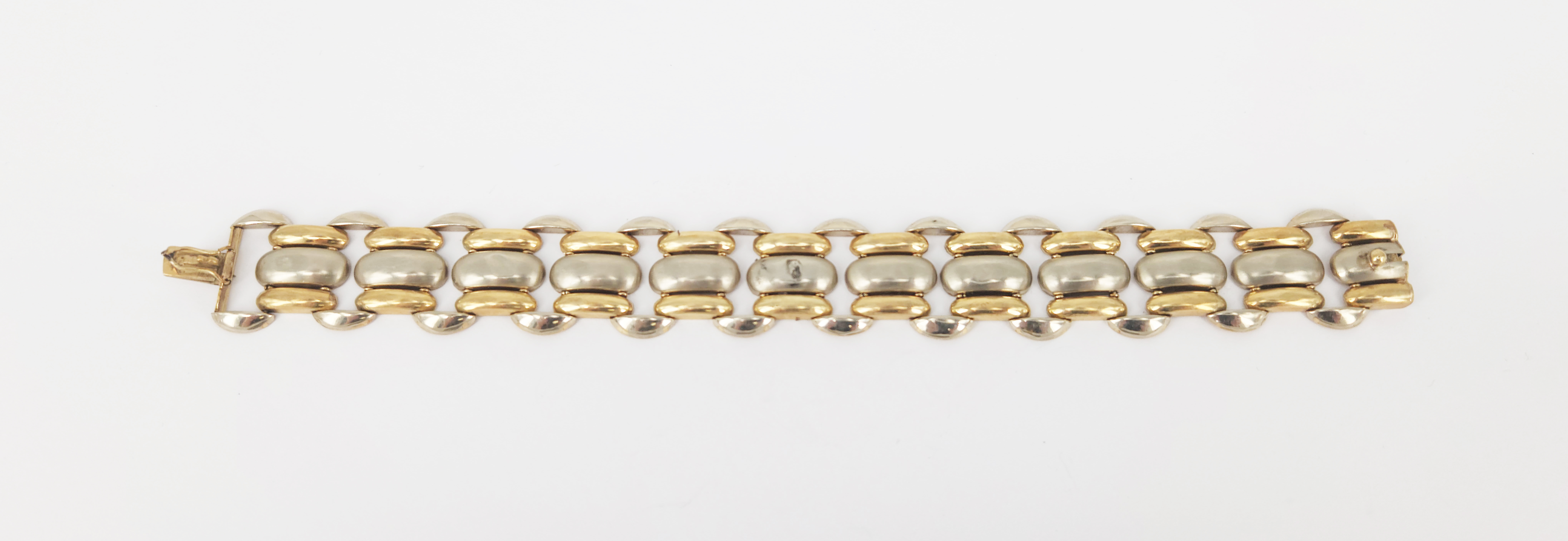 6 · A TWO-TONE GOLD ROUNDED GATE-LINK STYLE BRACELET