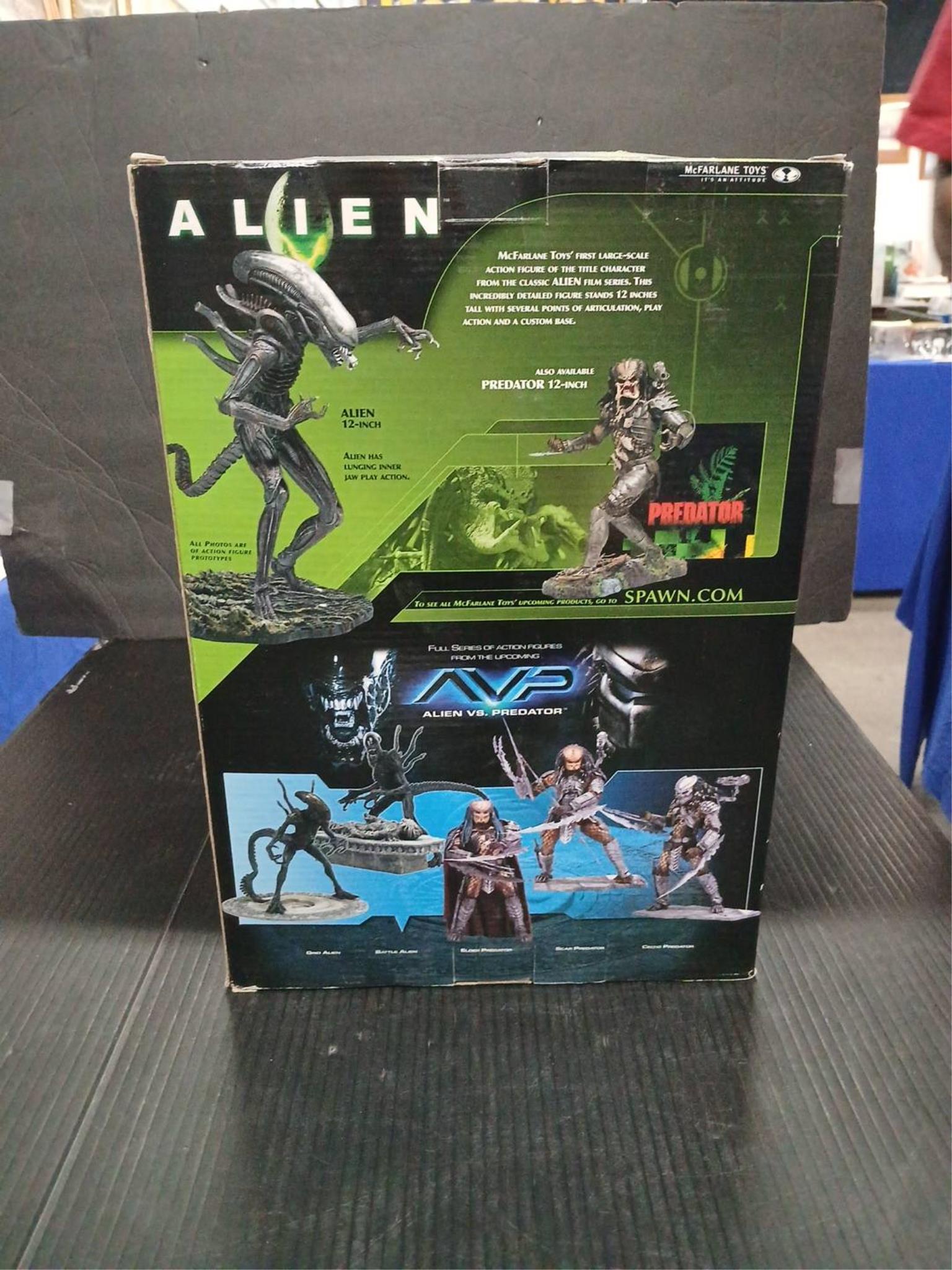 McFARLANE TOYS ALIEN エイリアン 12インチ フィギュア Amazon.co.jp
