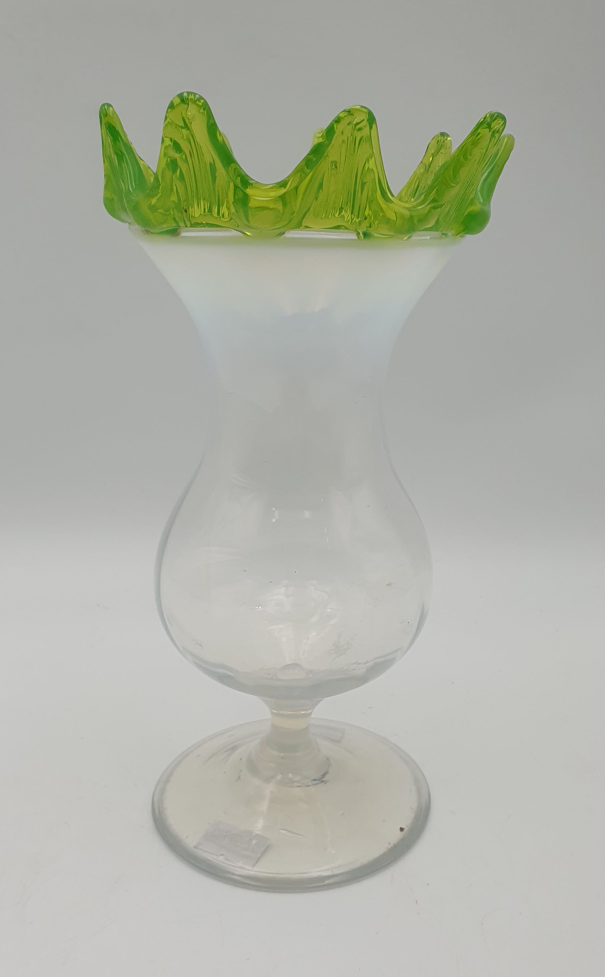 153 · A VICTORIAN OPALESCENT ART GLASS VASE